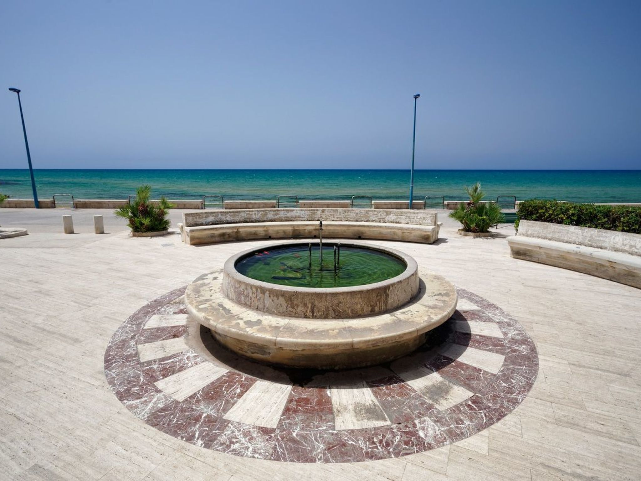 Appartement in Donnalucata mit Möblierter Terrasse und Meerblick-Drinnen