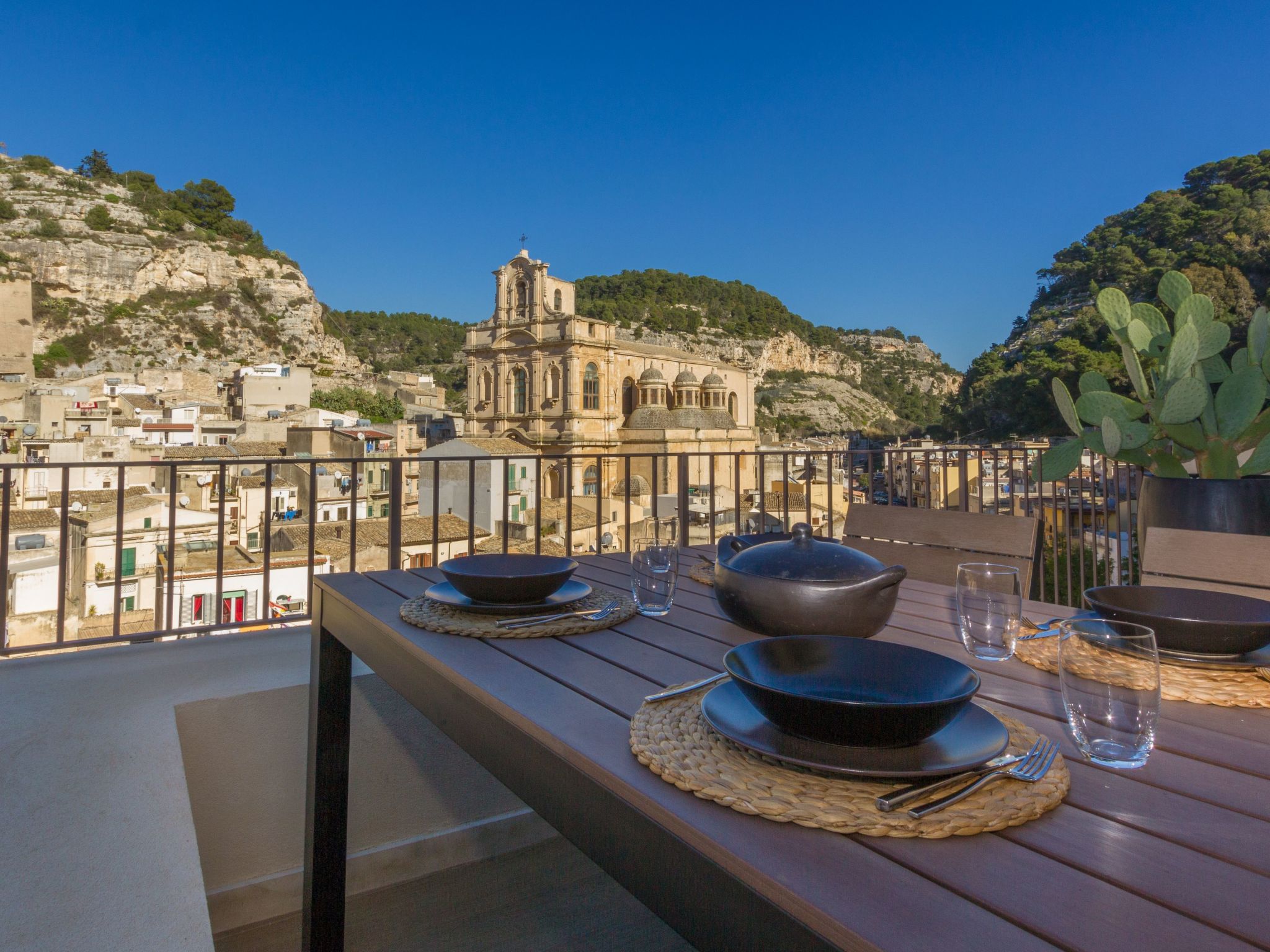 Nettes Appartement in Scicli mit Möblierter Terrasse-Binnen