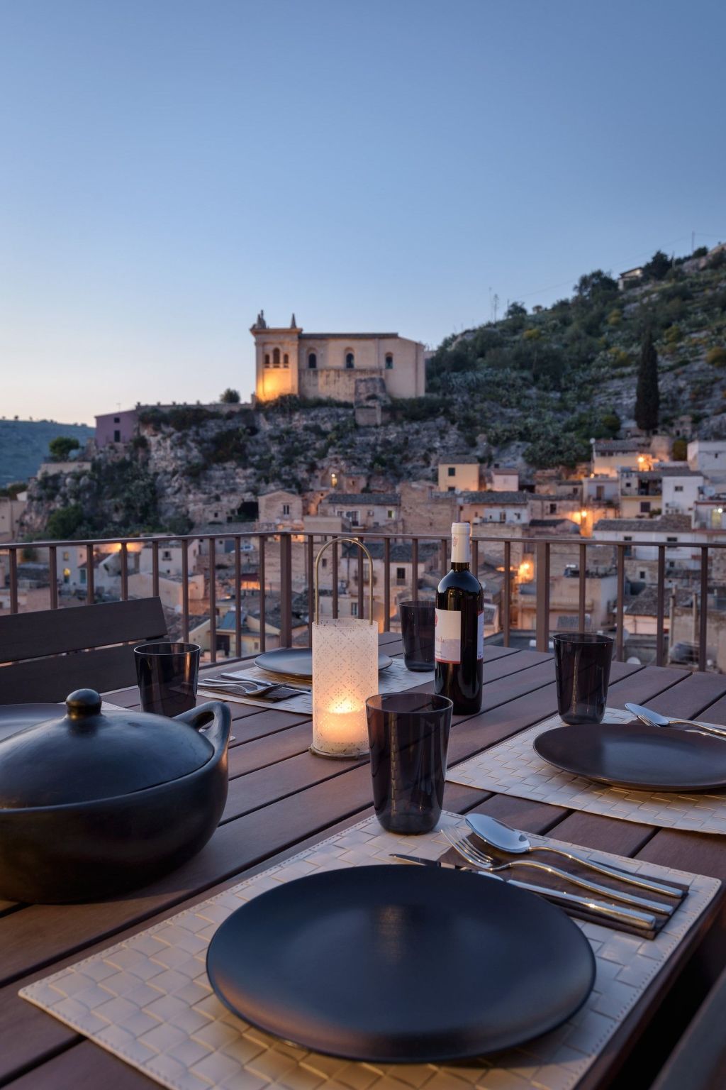 Nettes Appartement in Scicli mit Möblierter Terrasse-Binnen