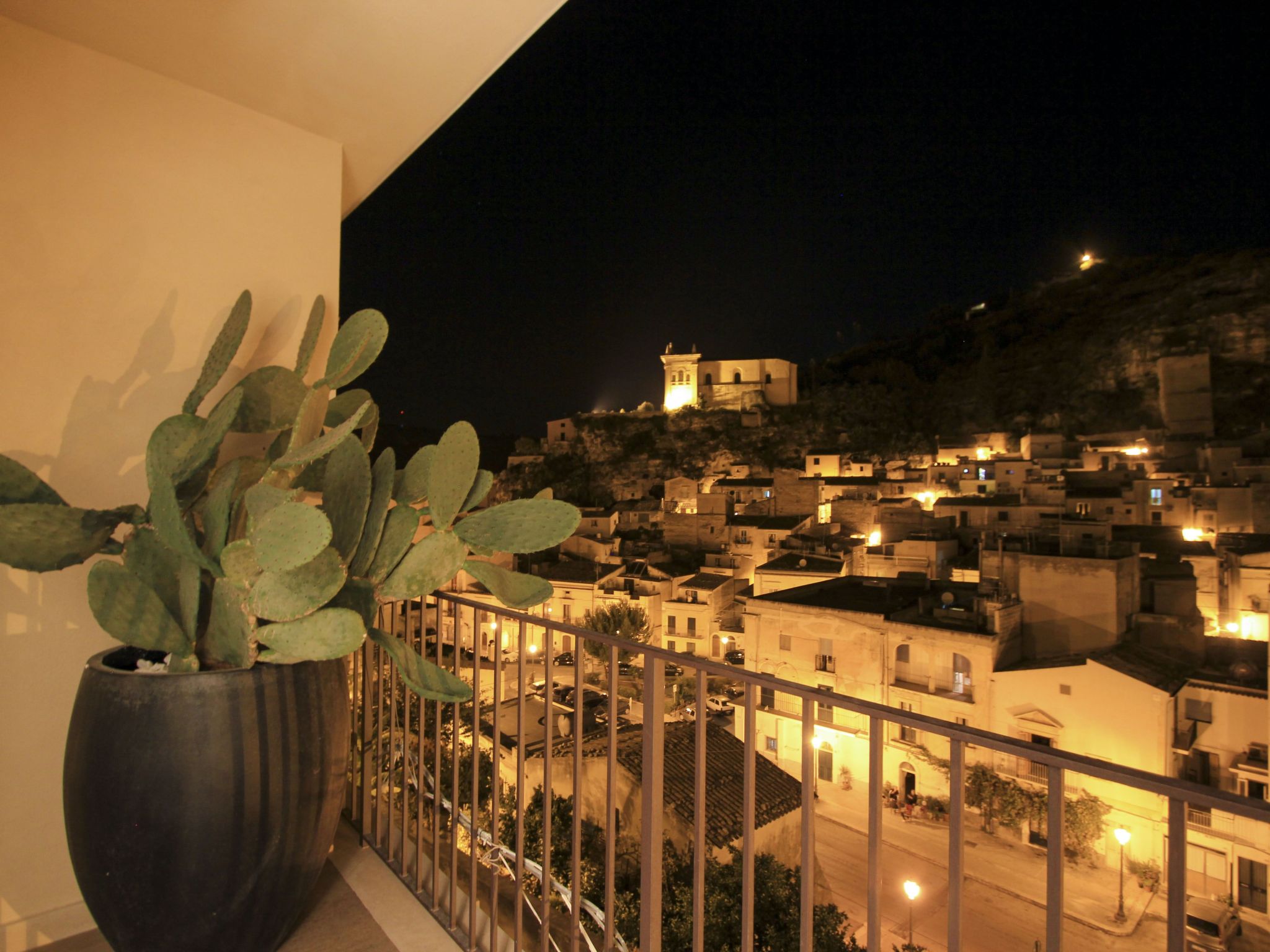 Nettes Appartement in Scicli mit Möblierter Terrasse-Binnen