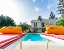 Ruim vakantieappartement in Donnalucata met verwarmd zwembad en tuin - thumbnail 1