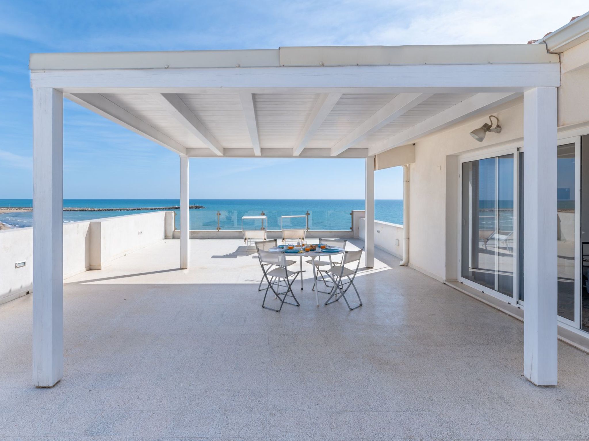 In Donnalucata mit Grill und Terrasse-Binnen