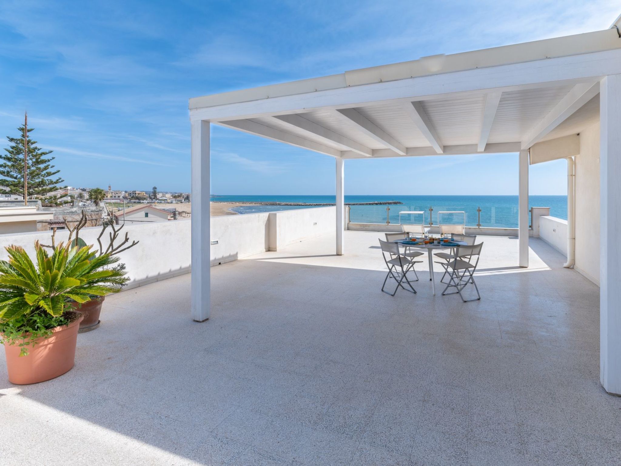 In Donnalucata mit Grill und Terrasse-Binnen