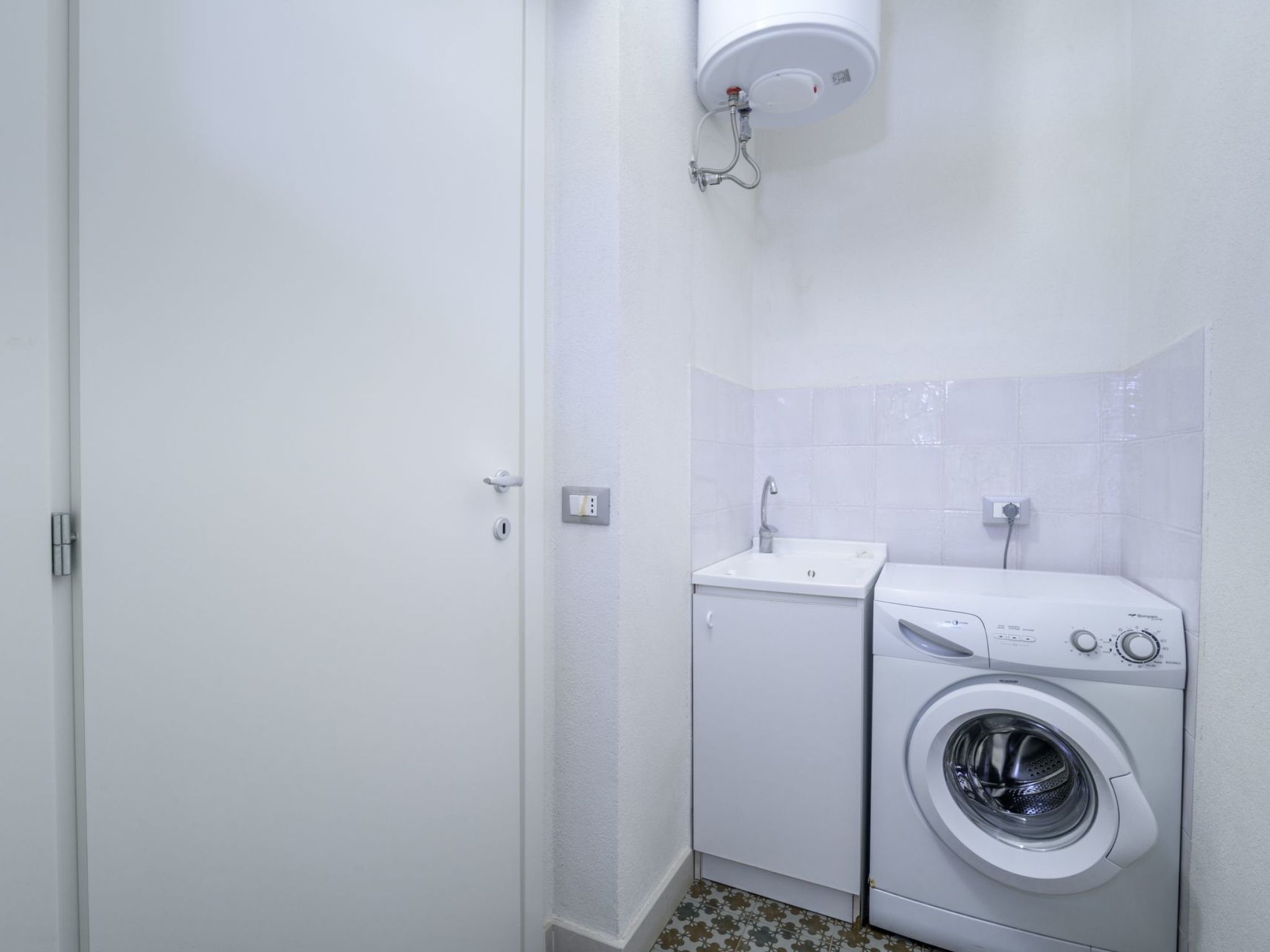 In Donnalucata mit Grill und Terrasse-Binnen