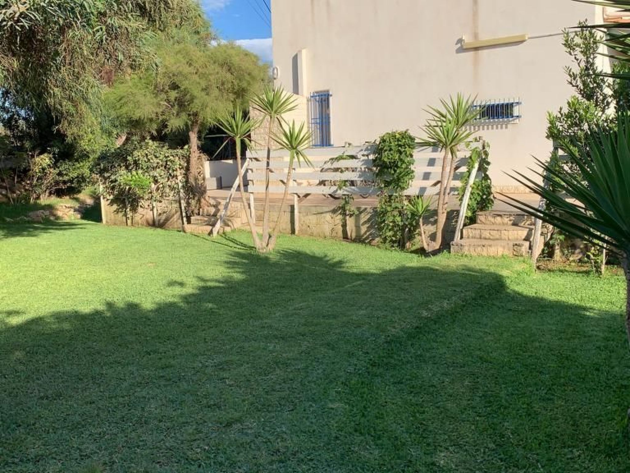 Discover the elegant small villa 'La Giara', located in Sampieri, a few metres from the beautiful beach dominated by the evocative ex Fornace Penna, famous for being the location of the Commissario Mo..