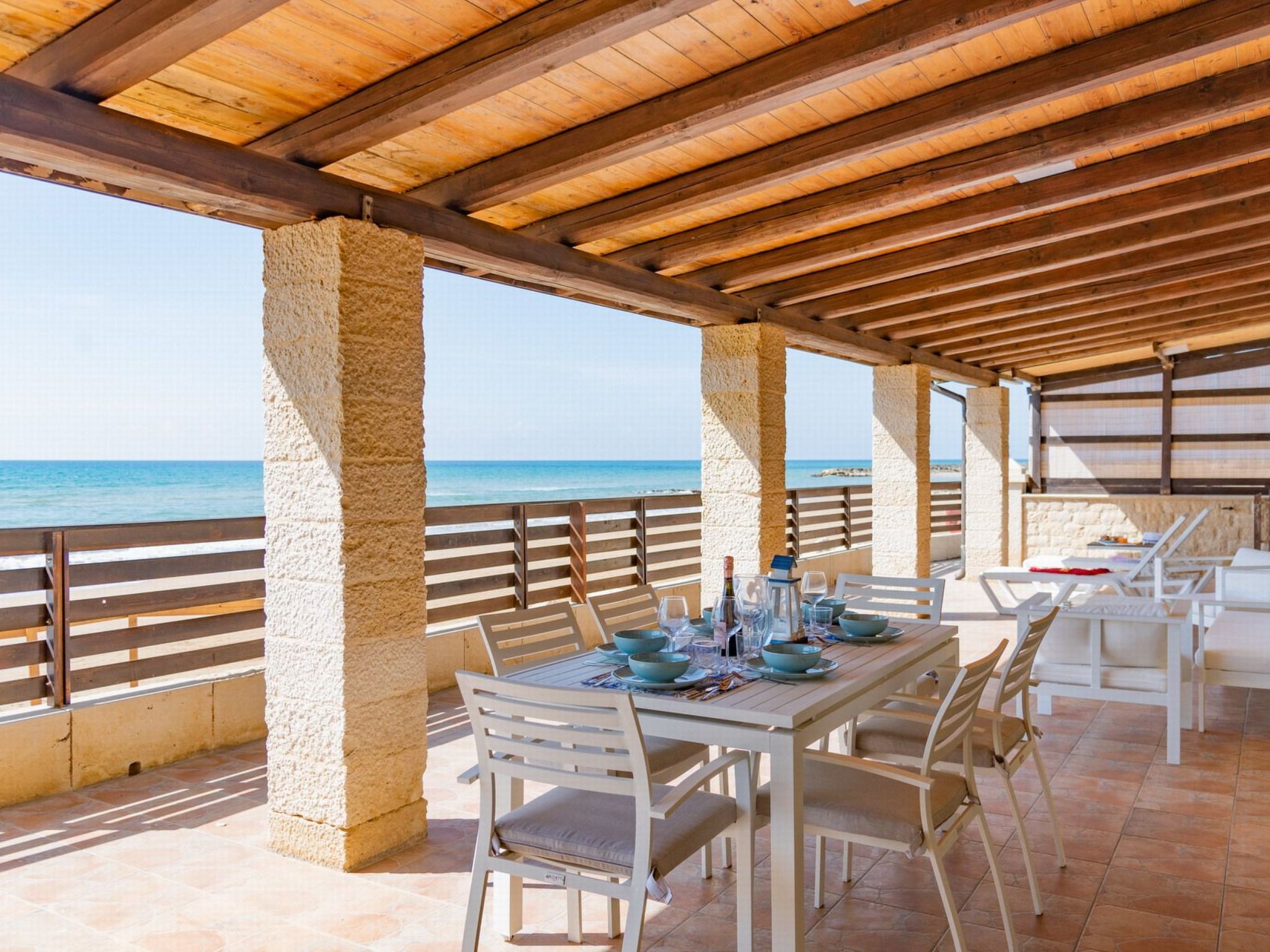 Komfortable und moderne Villa am Strand