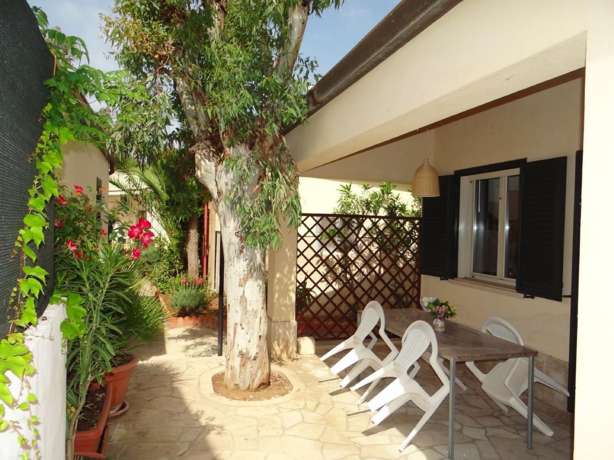 Schöner zentraler Bungalow direkt am Sandstrand auf Sizilien-Inside