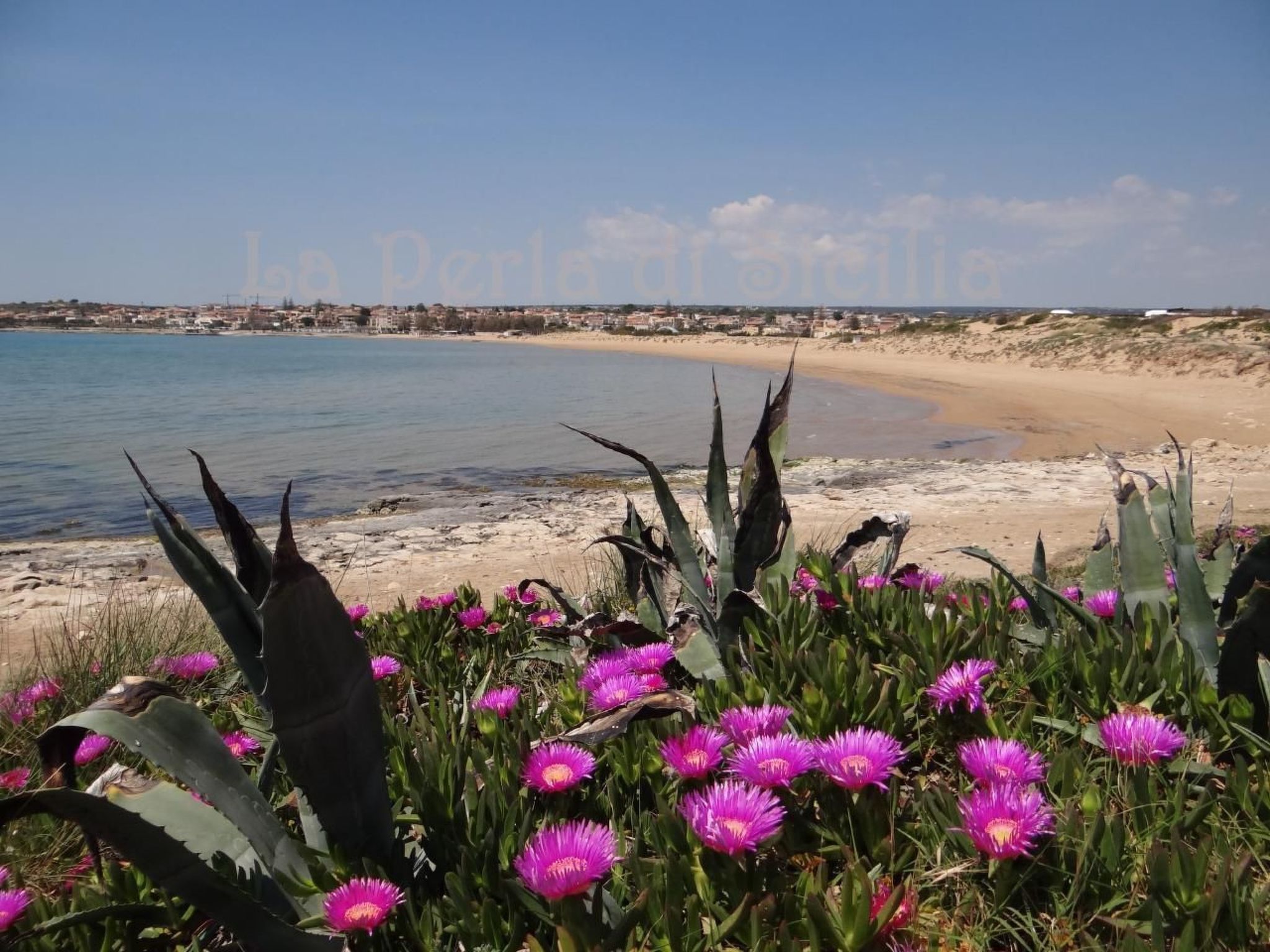 Schöner zentraler Bungalow direkt am Sandstrand auf Sizilien-Inside