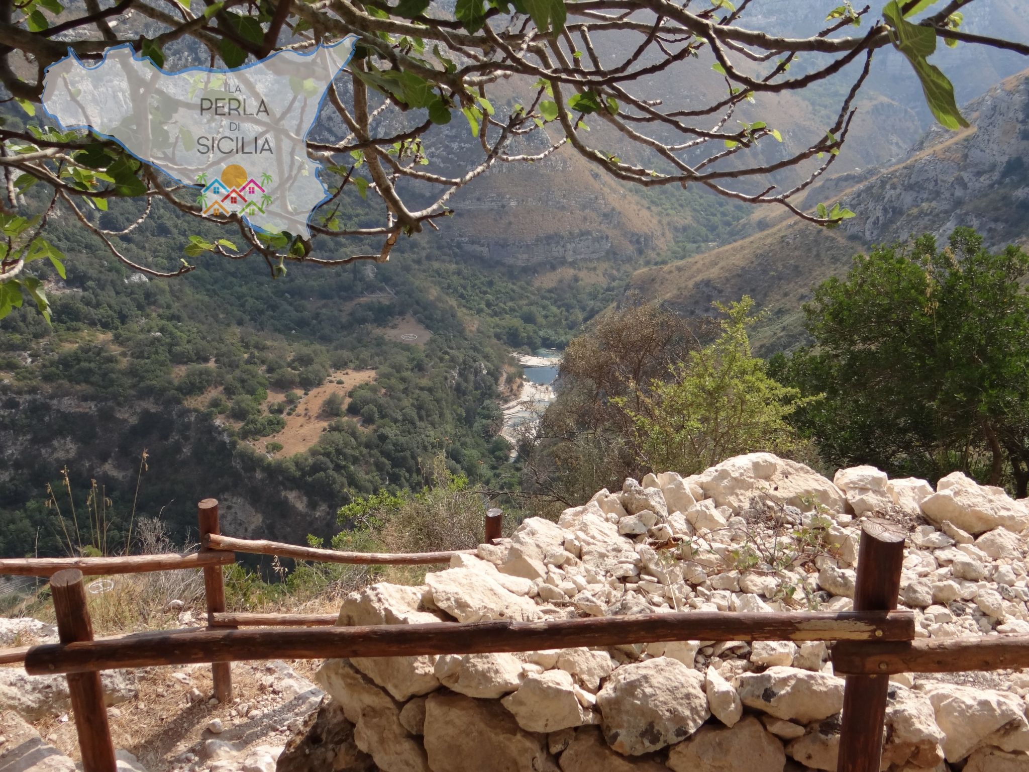 Schöner zentraler Bungalow direkt am Sandstrand auf Sizilien-Inside