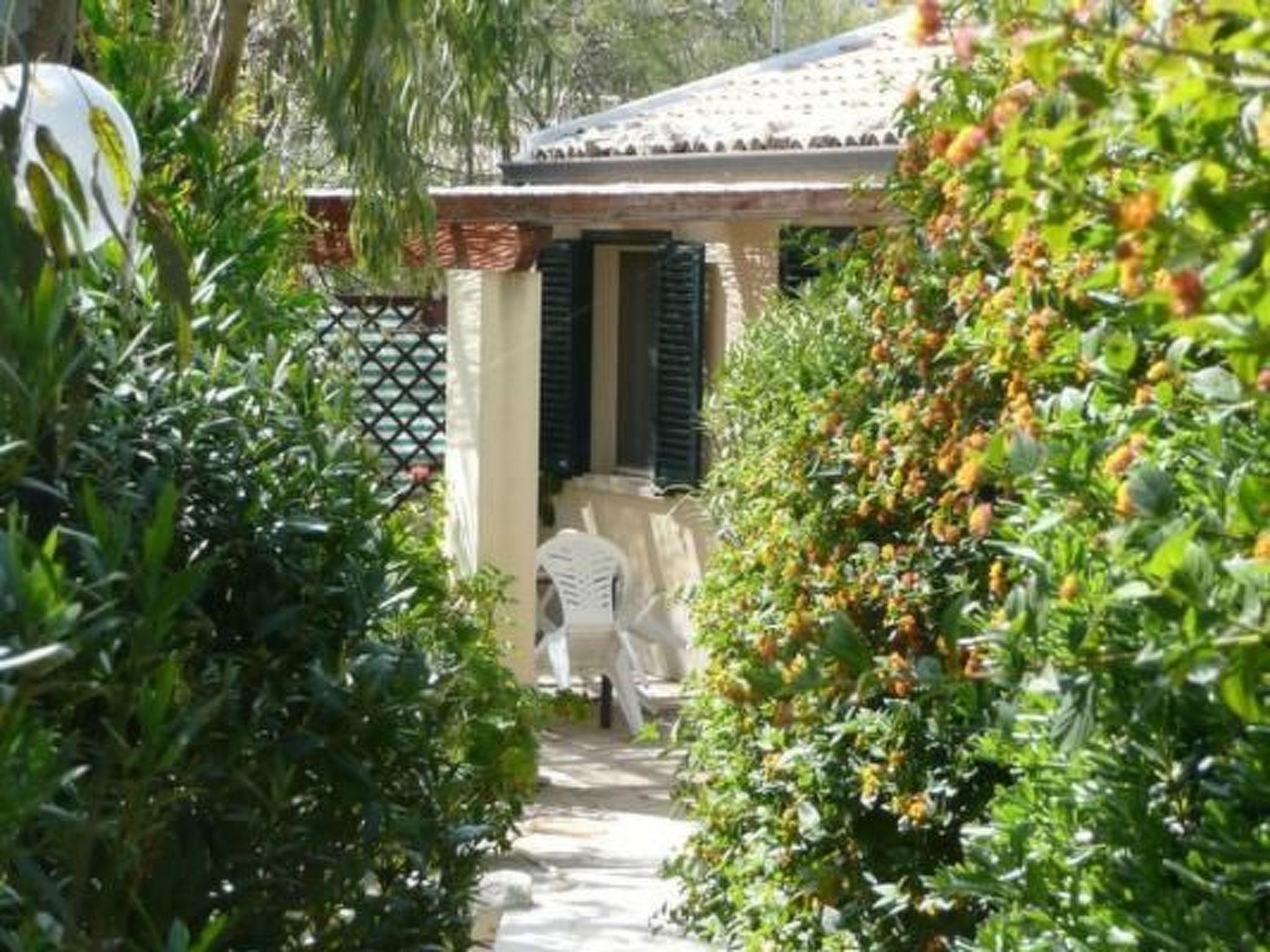 Schöner zentraler Bungalow direkt am Sandstrand auf Sizilien-Binnen