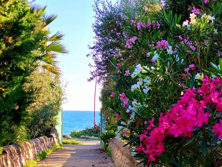 Vrijstaand vakantiehuis aan zee in Marina di Modica in Marina di Modica