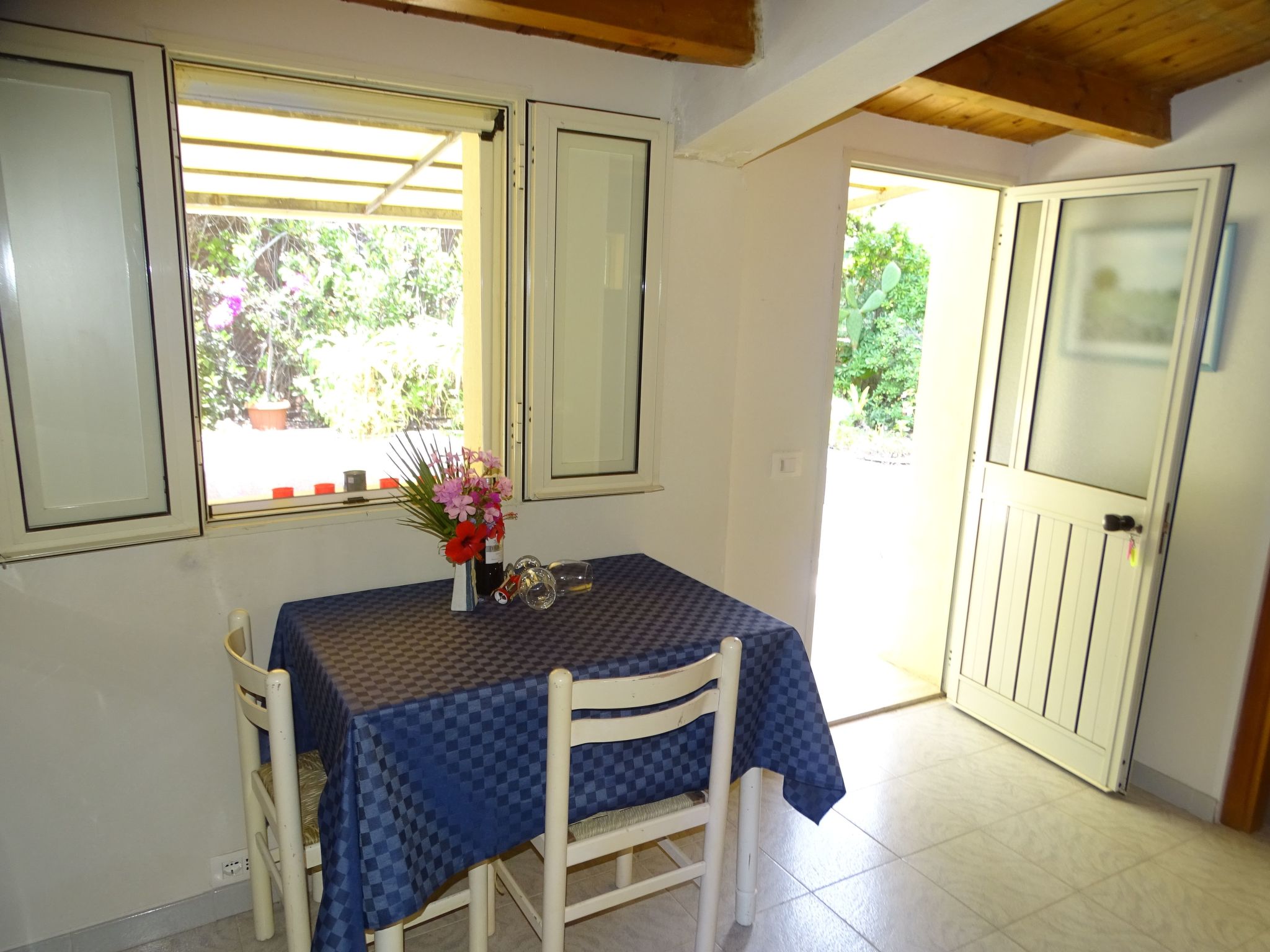 Kleines ruhiges Ferienhaus direkt am Meer-Binnen