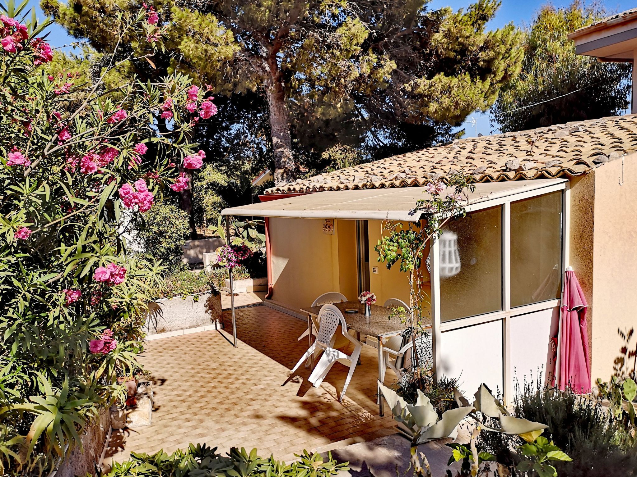 Kleines ruhiges Ferienhaus direkt am Meer-Binnen