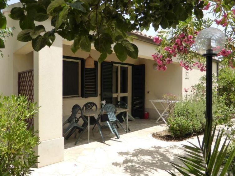 Vrijstaand vakantiehuis aan zee in het centrum van Marina di Modica in Marina di Modica