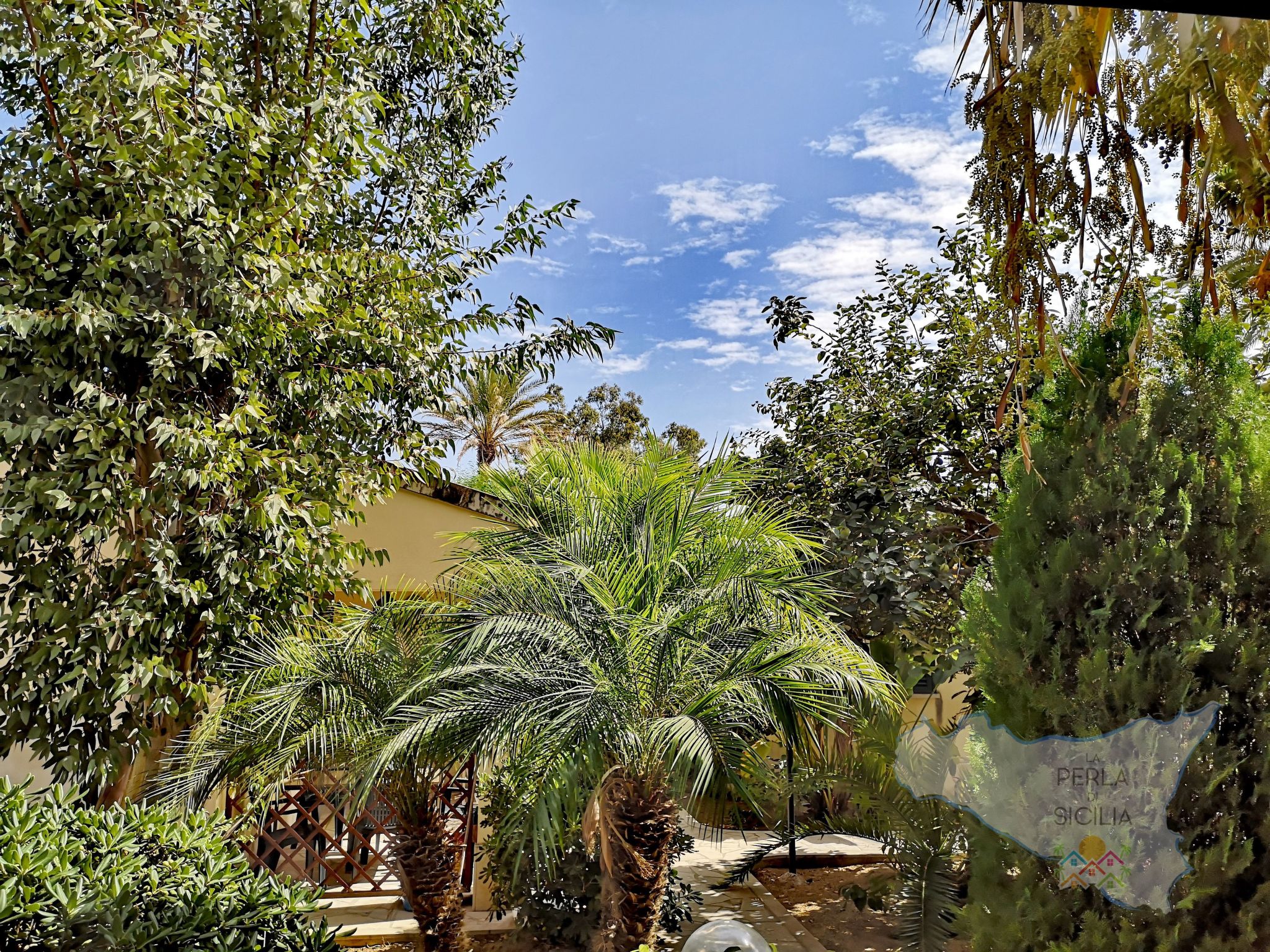 Schöner Bungalow direkt am Sandstrand auf Sizilien-Binnen