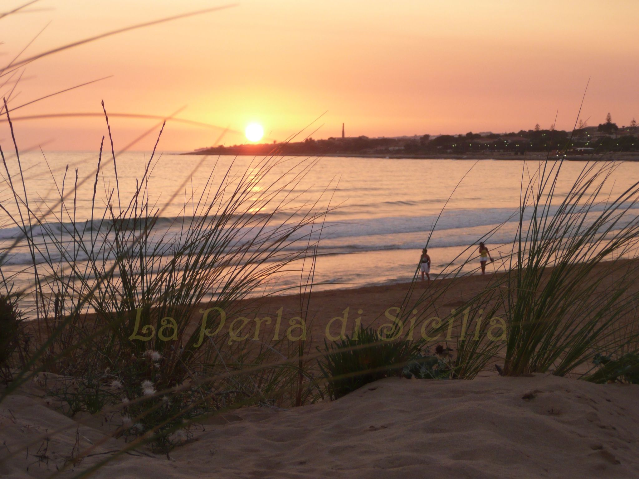 Schöner Bungalow direkt am Sandstrand auf Sizilien-Binnen