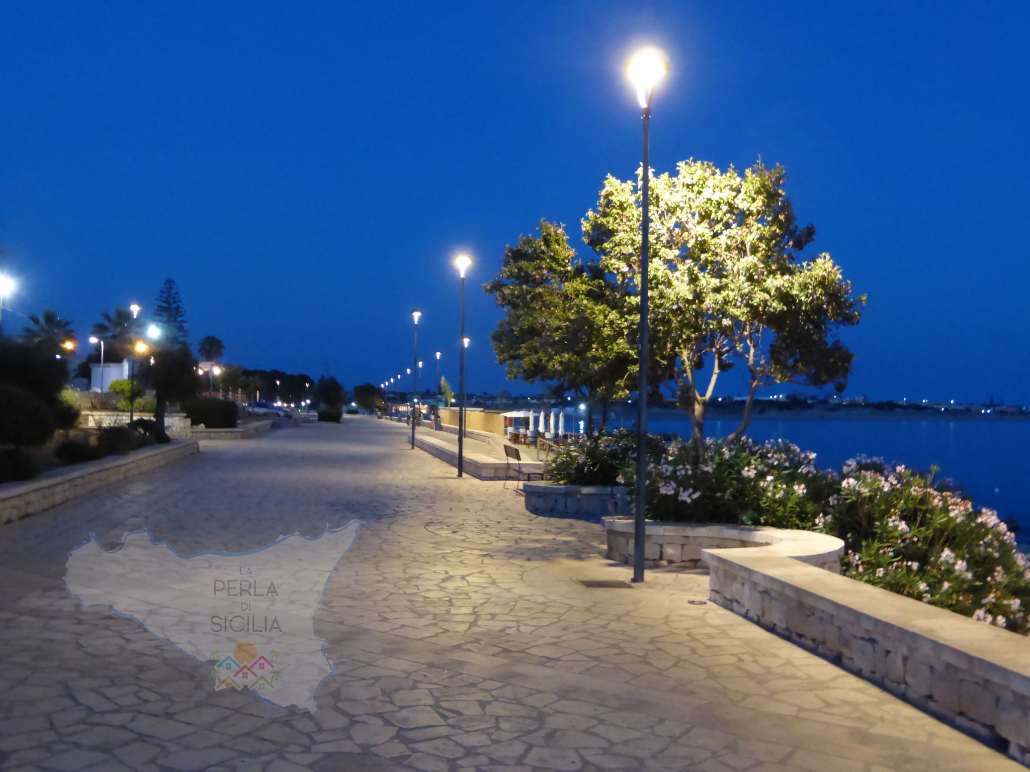 Schöner zentraler Bungalow direkt am Sandstrand auf Sizilien-Dedans