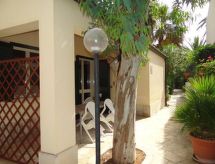 Vrijstaande bungalow in Marina di Modica met grote terras op 30 meter van zee - thumbnail 3