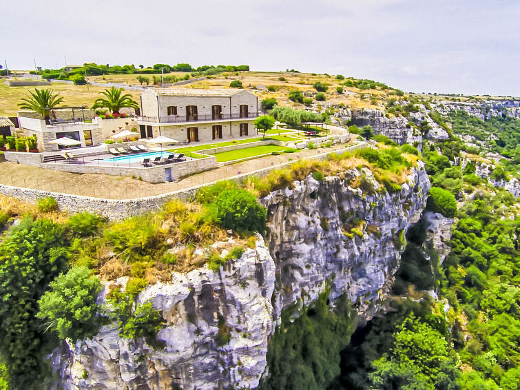 16-persoons villa al Castello in Modica met privézwembad en whirlpool in Modica