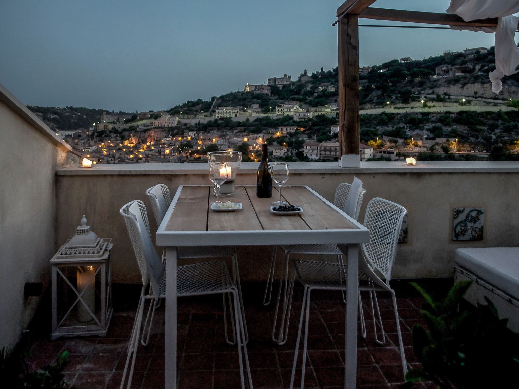 Eine Terrasse über Modica-Dedans