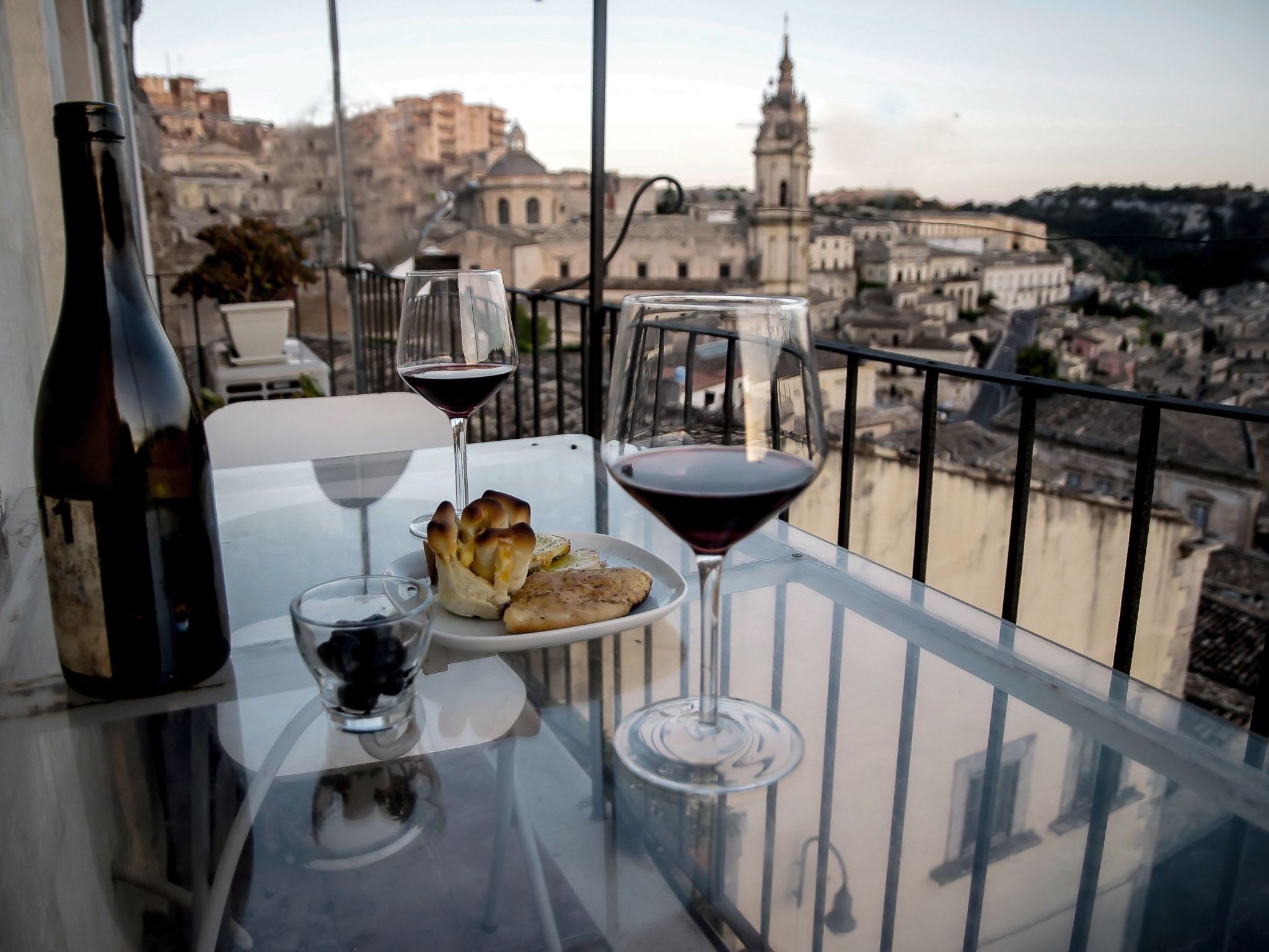 Eine Terrasse über Modica-Dedans