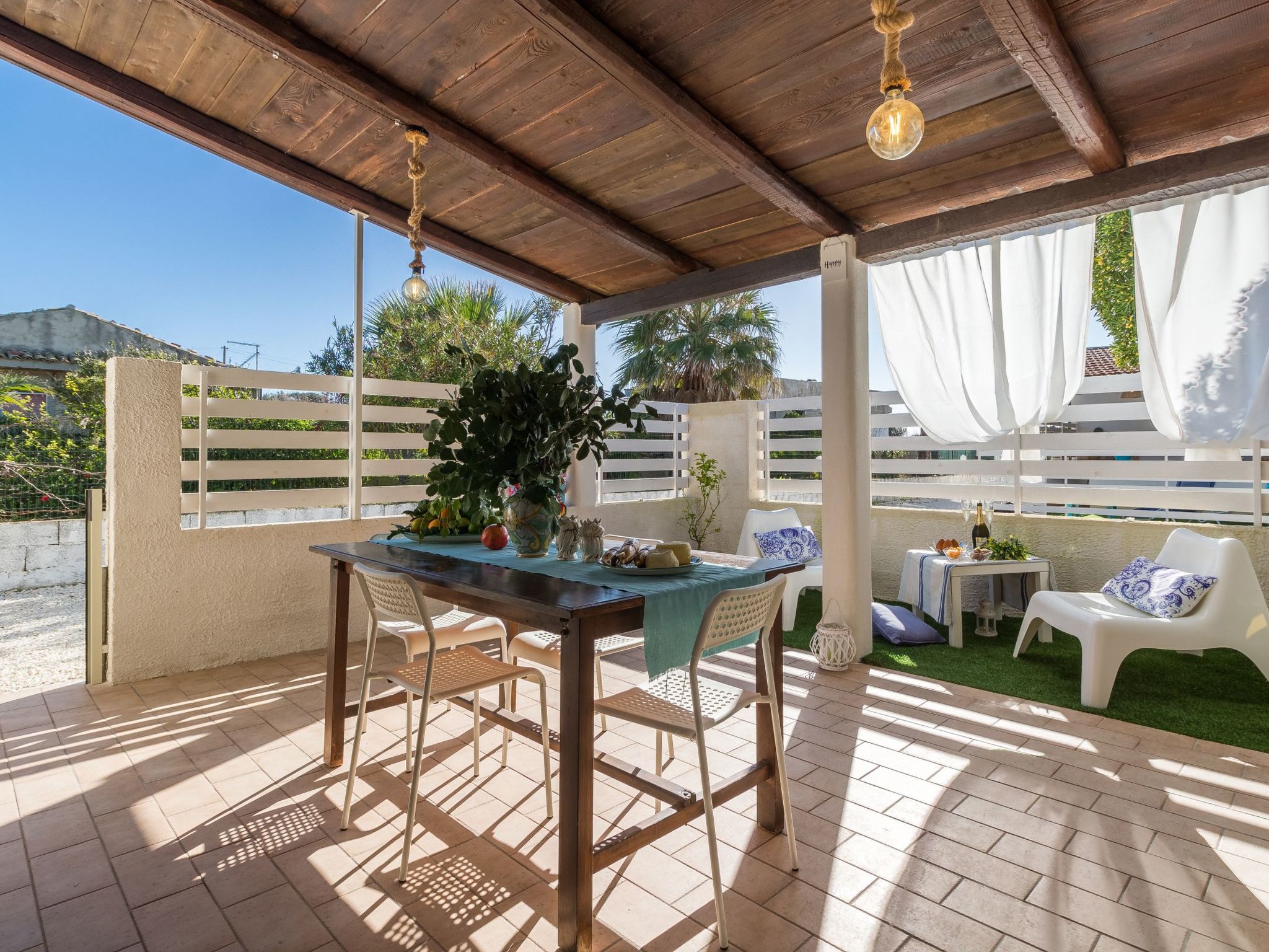 Edoné, Wohnung mit Blick auf einen Sandstrand-Binnen