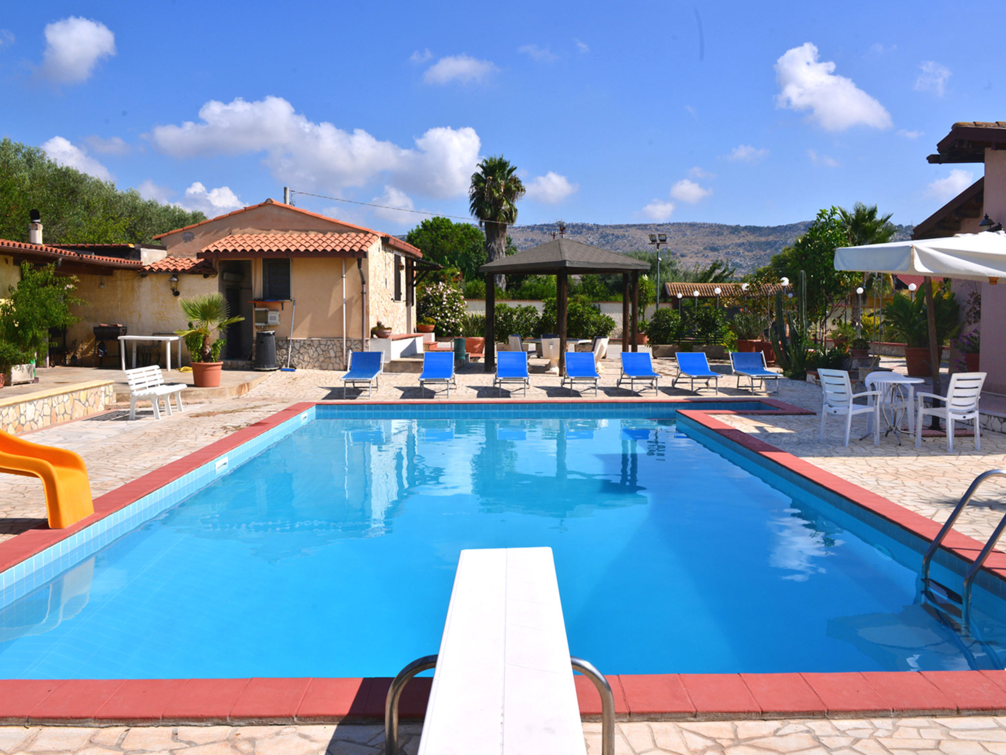 Ferienhaus mit umzäuntem Garten in Solarino (Italien) und 1 Hund erlaubt