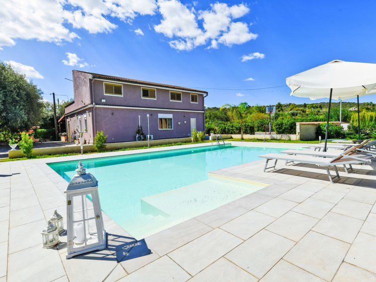 Villa Giugiò in Floridia met open haard en privézwembad in Floridia