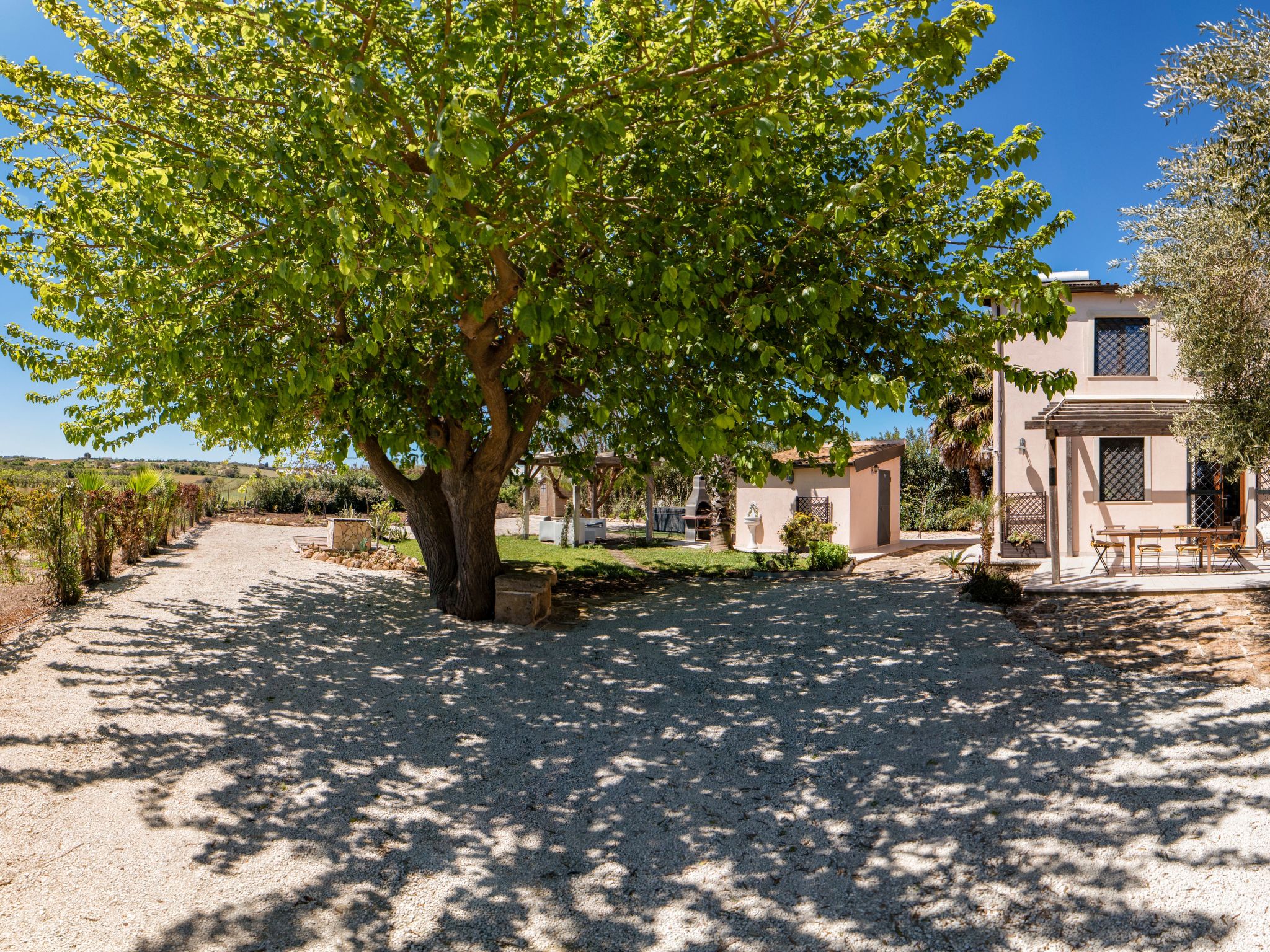 In Noto mit Terrasse, Garten und gemeinsamem Pool