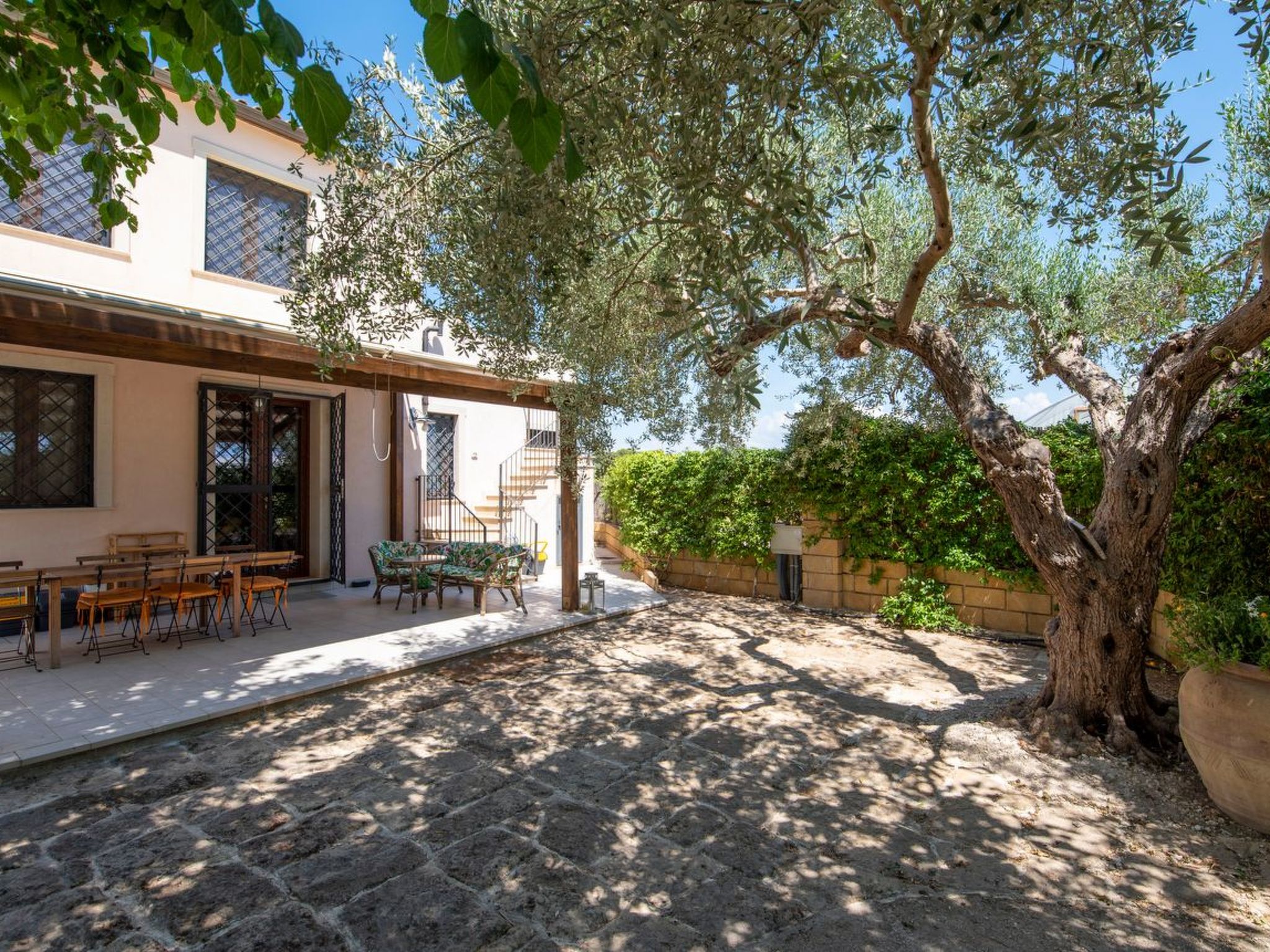 In Noto mit Terrasse, Garten und gemeinsamem Pool