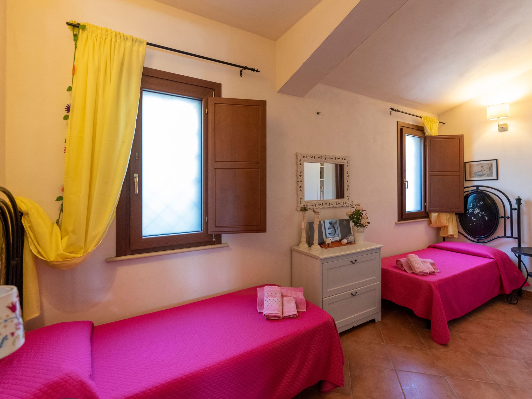 In Noto mit Terrasse, Garten und gemeinsamem Pool-Image-tags.info