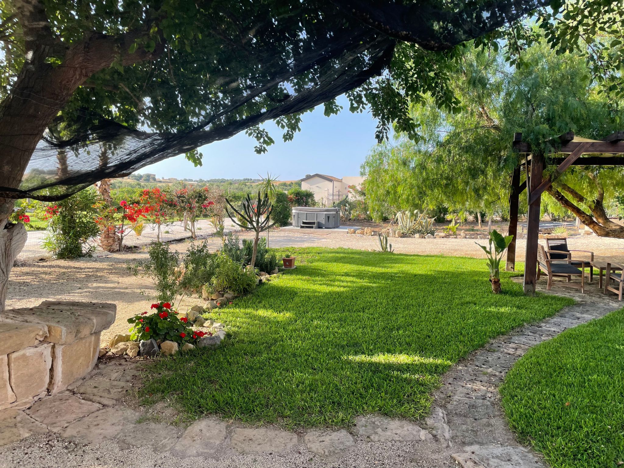 In Noto mit Terrasse, Garten und gemeinsamem Pool-Image-tags.info