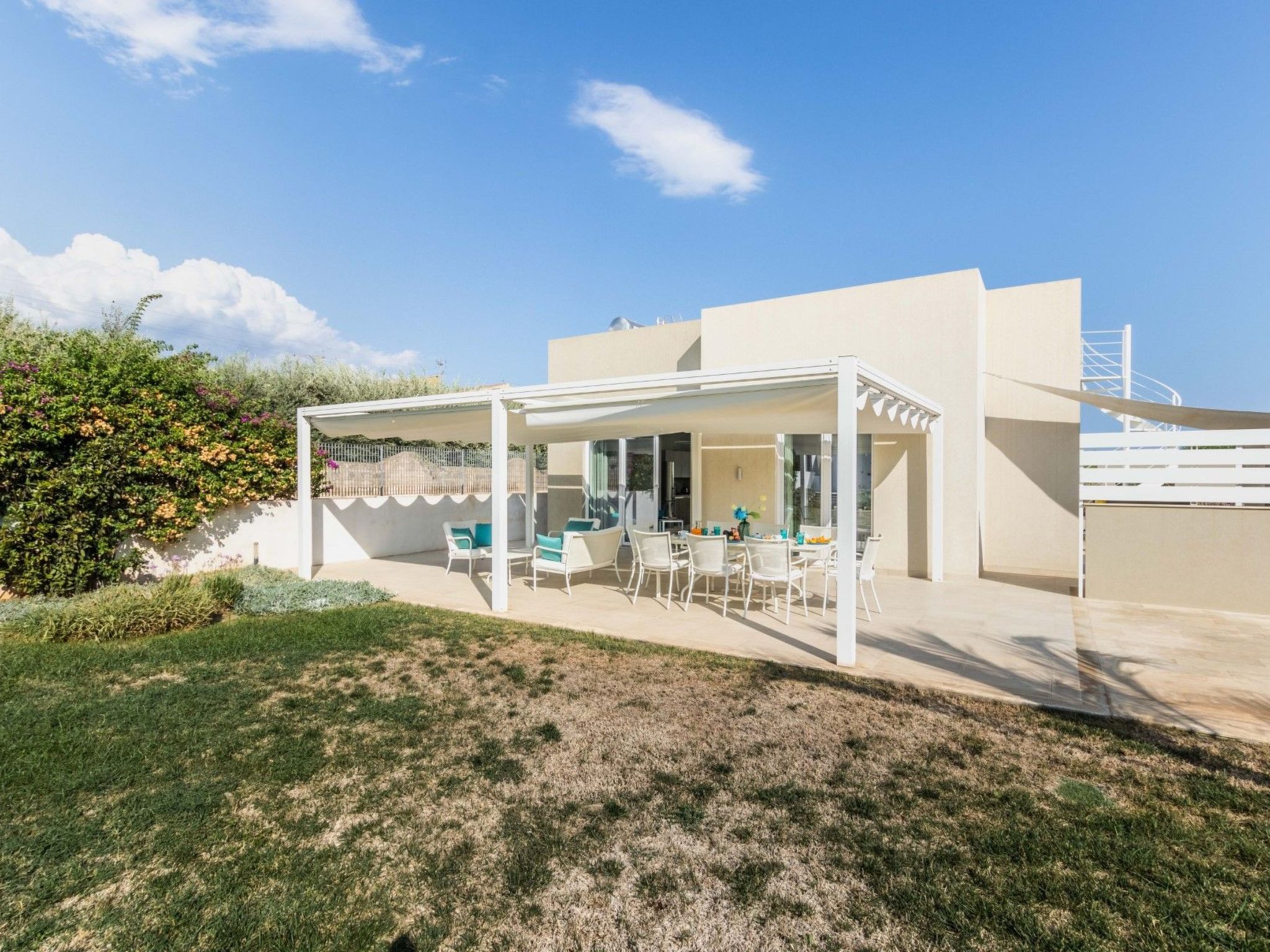 'Villa Luisa' mit Pool-Drinnen