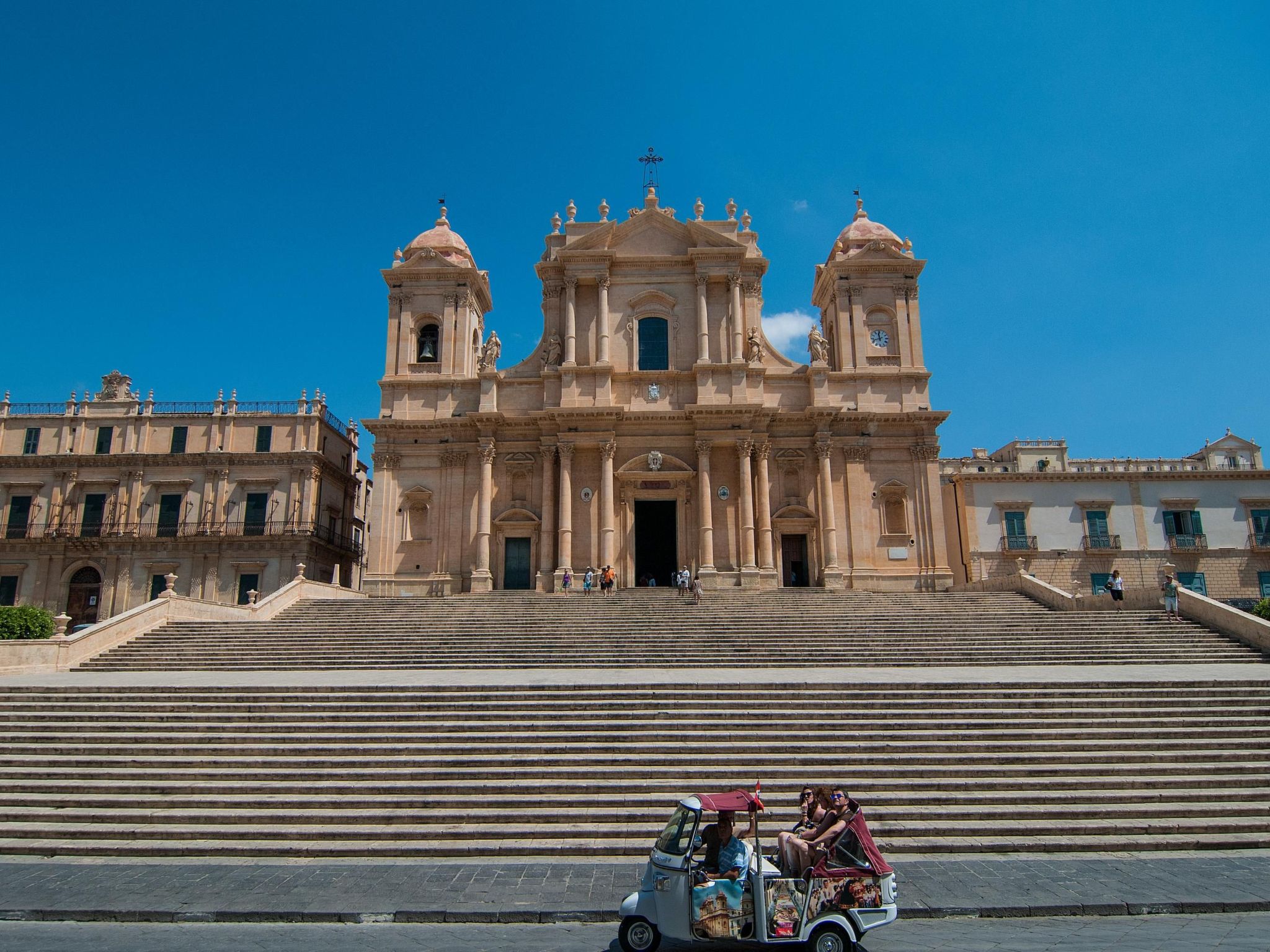 Villa in Lido Di Noto, Sizilien-Image-tags.info