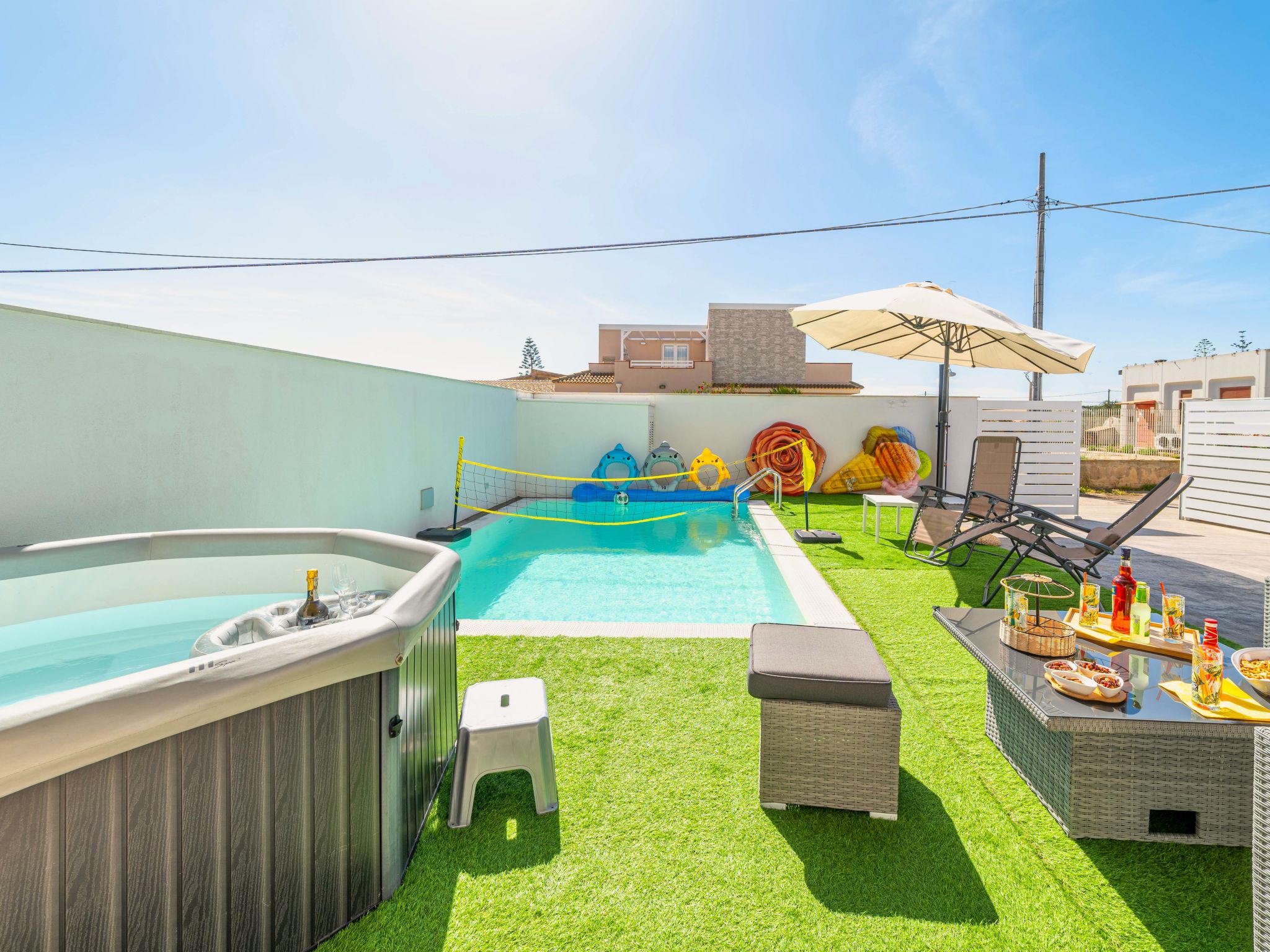 Schwimmbad, elegant, in Strandnähe-Dedans