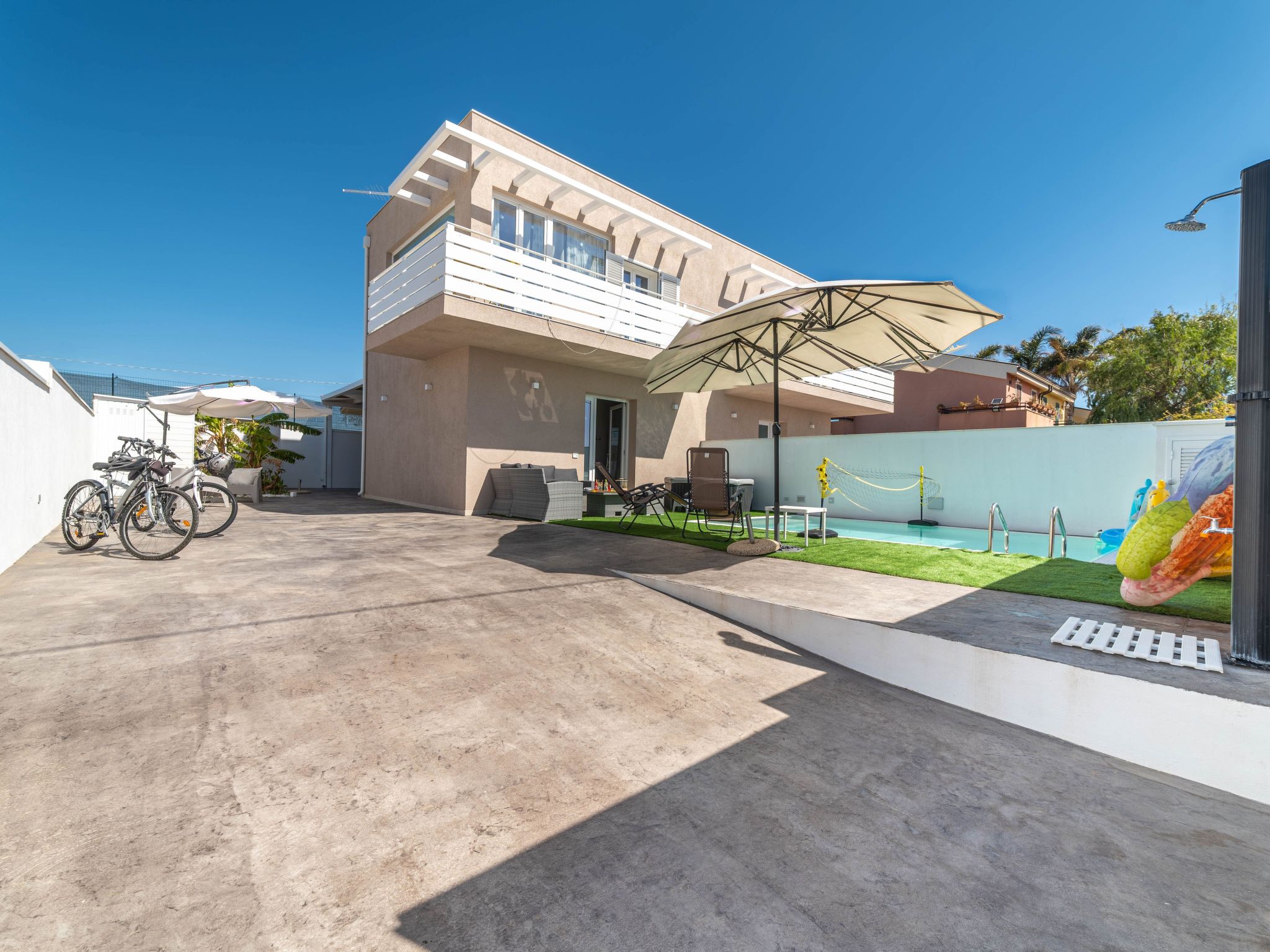 Schwimmbad, elegant, in Strandnähe-Dedans