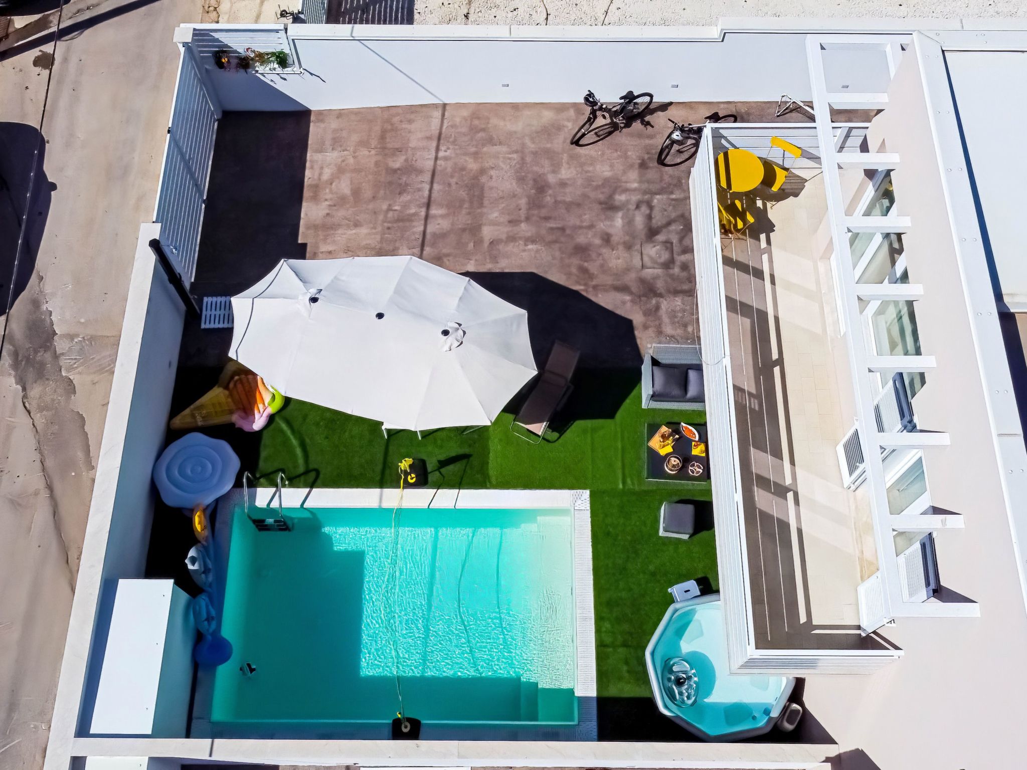 Schwimmbad, elegant, in Strandnähe-Dedans