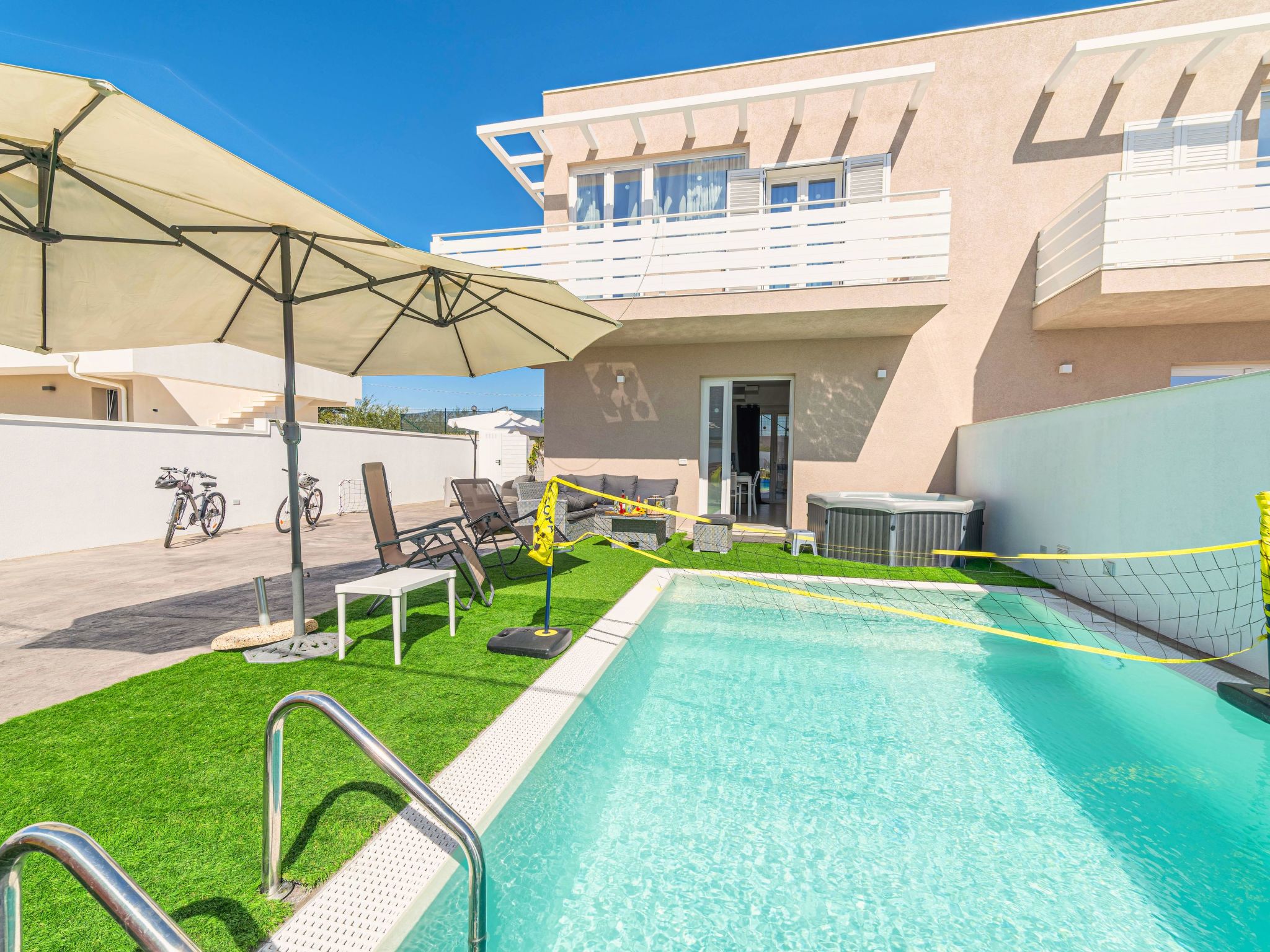 Schwimmbad, elegant, in Strandnähe-Dedans