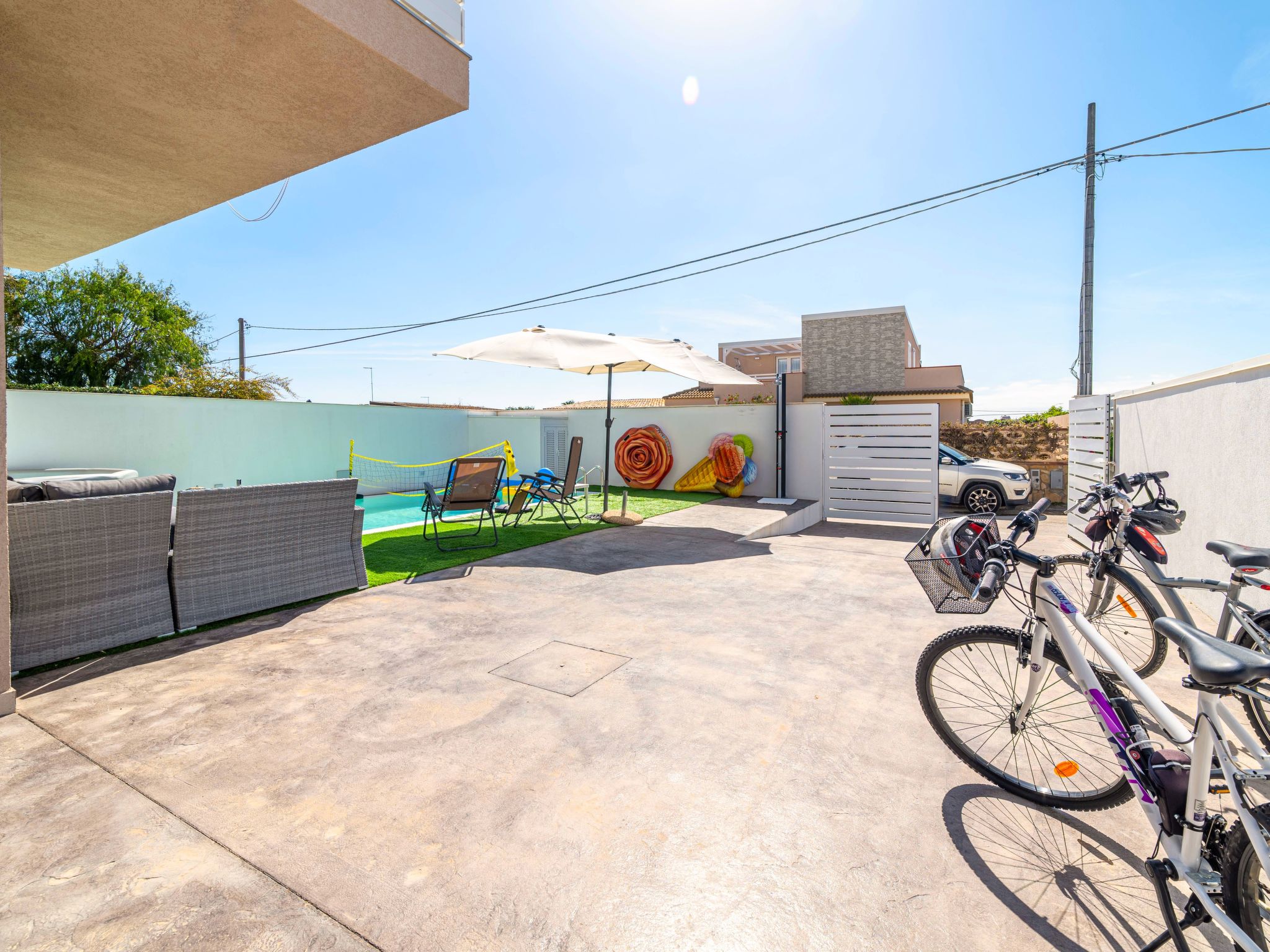 Schwimmbad, elegant, in Strandnähe