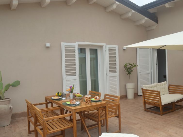 Search and Stay destination Lenzevacche, Sicilia - Italy from AU$ 273. Amici Miei di Ponente