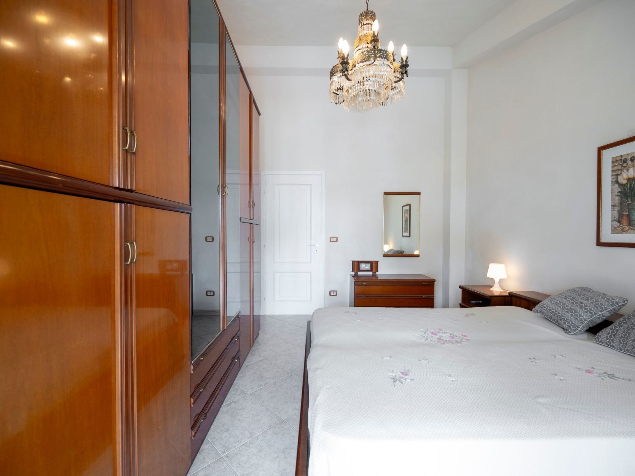 Elvira Wohnung-Binnen