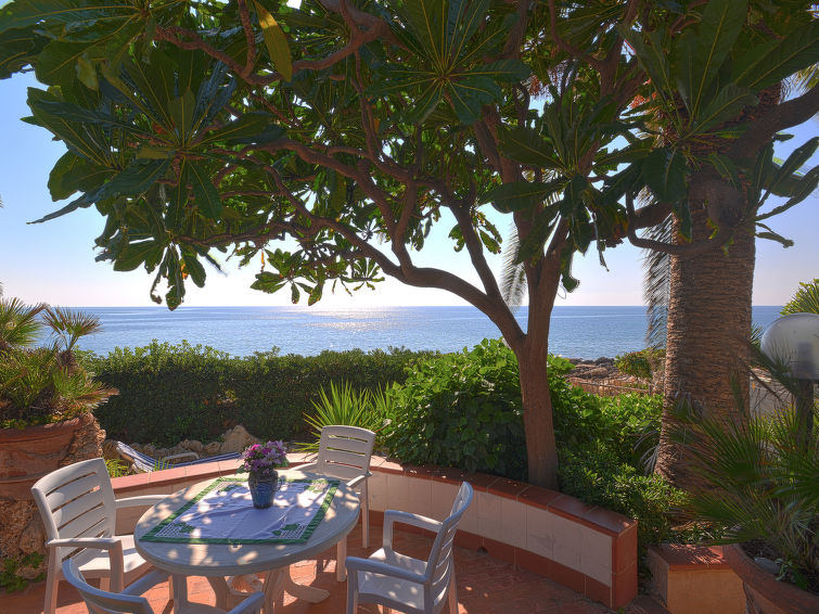 4-persoons villa Tanah-Lot met zeezicht in Fontane Bianche in Fontane Bianche