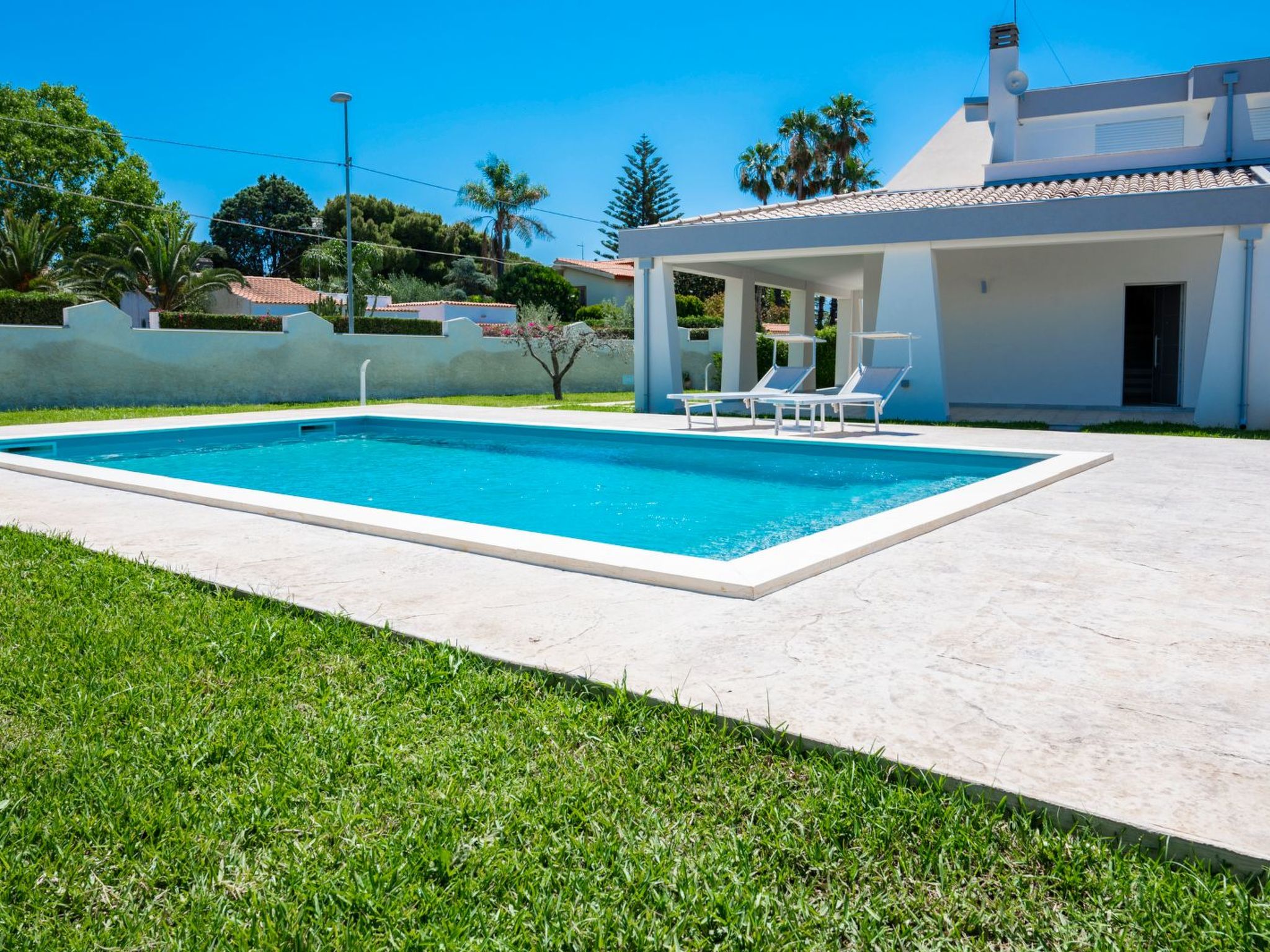 Für 10 Personen an der Küste Siziliens-Binnen