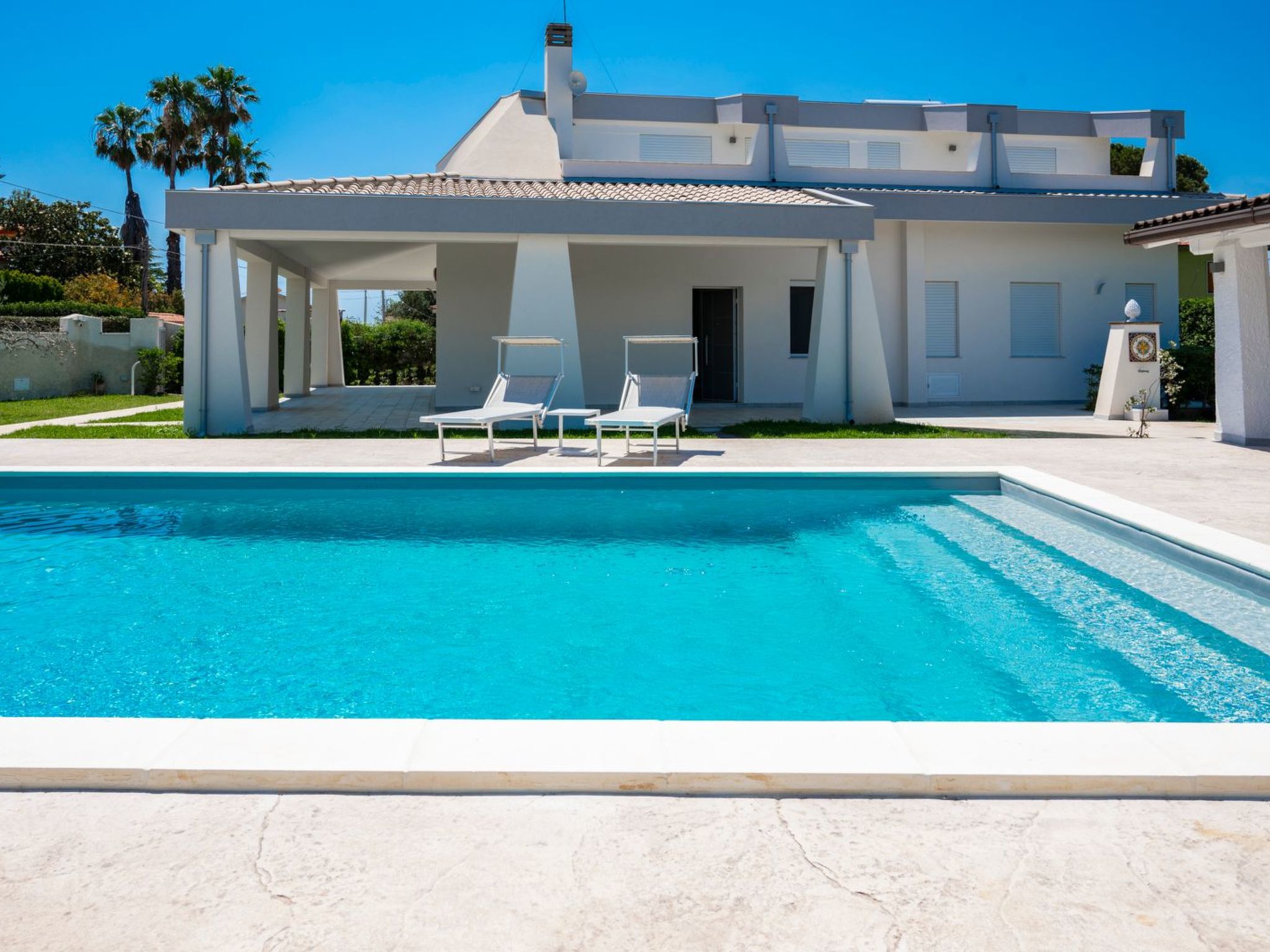 Für 10 Personen an der Küste Siziliens-Binnen