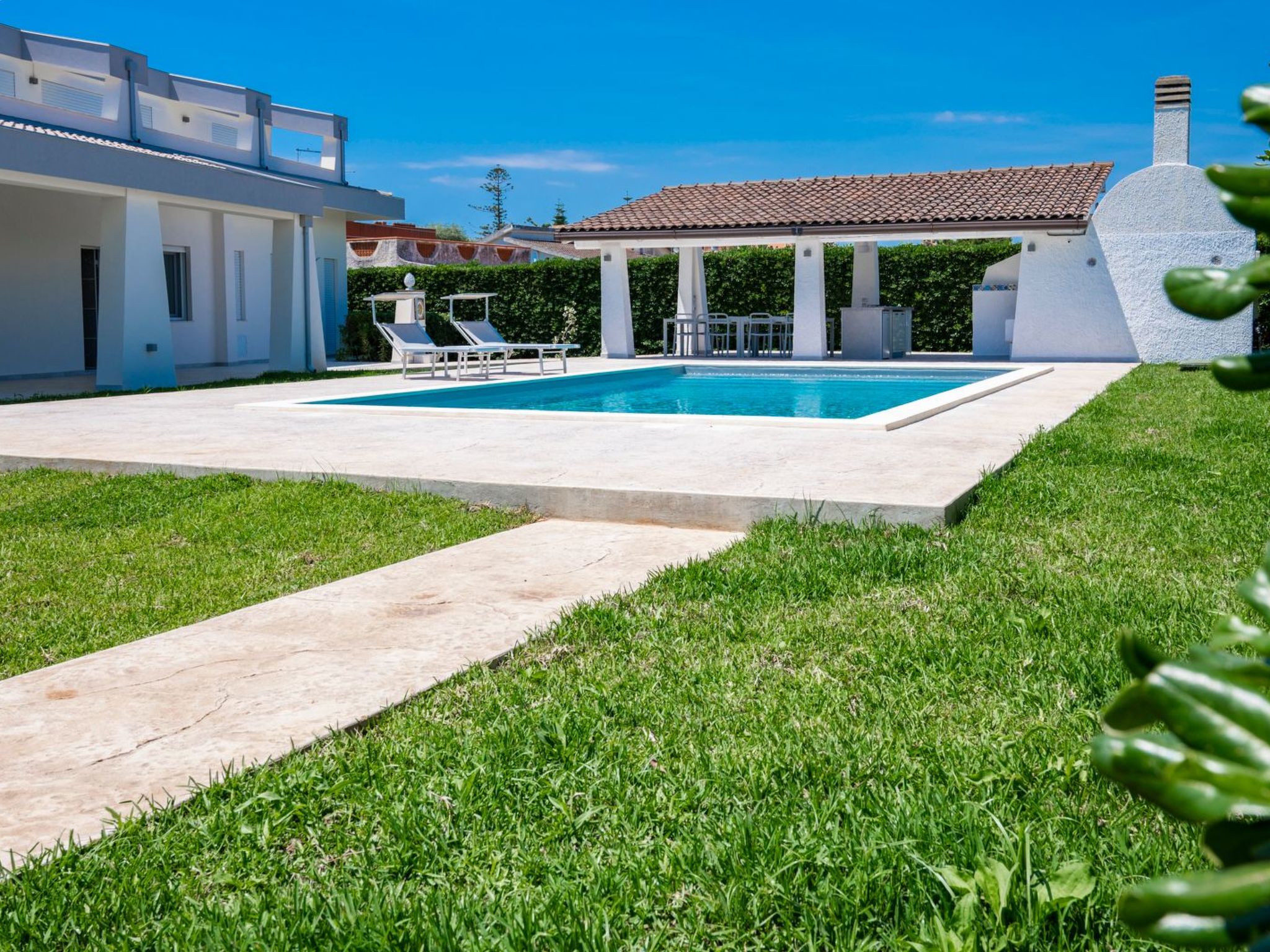 Für 10 Personen an der Küste Siziliens-Binnen