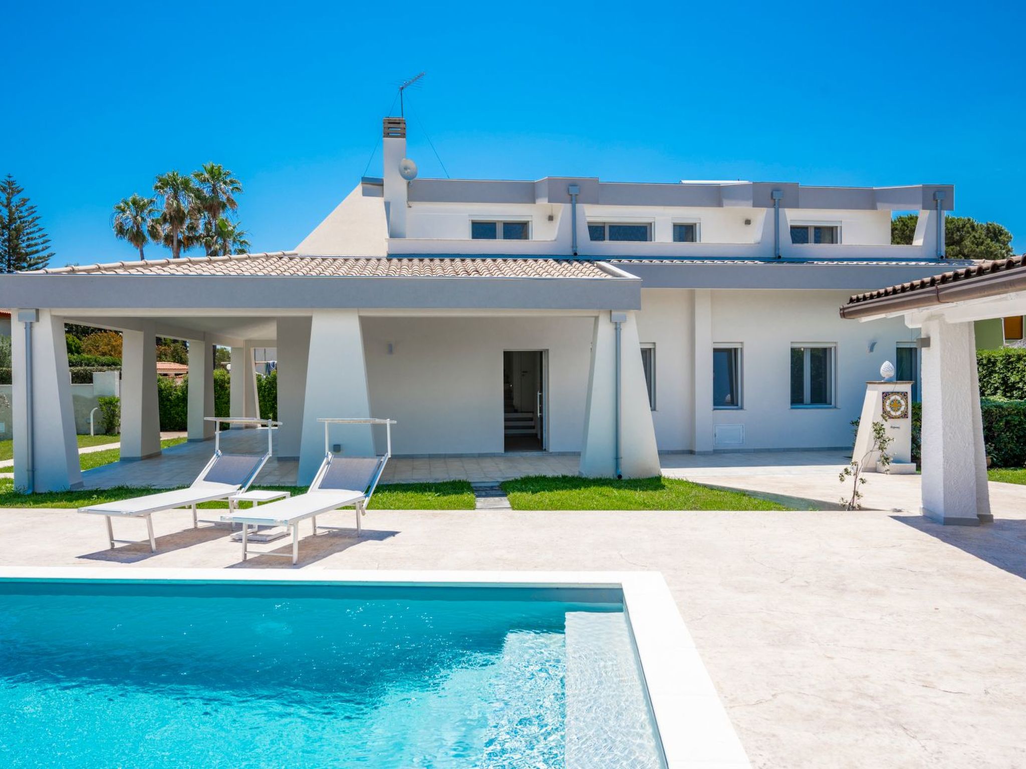 Für 10 Personen an der Küste Siziliens-Binnen