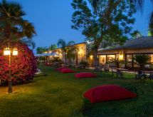 Villa dei Papiri - Mini-Doppelwohnung auf zwei Ebenen mit Küche und eigenem Gar