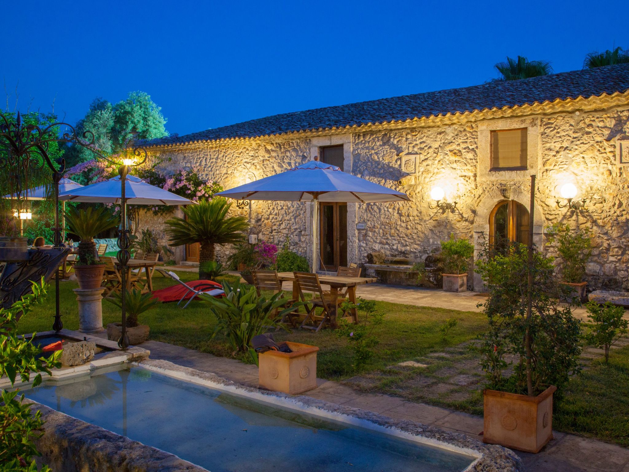 Villa dei Papiri - Mini-Doppelwohnung auf zwei Ebenen mit Küche und eigenem Gar