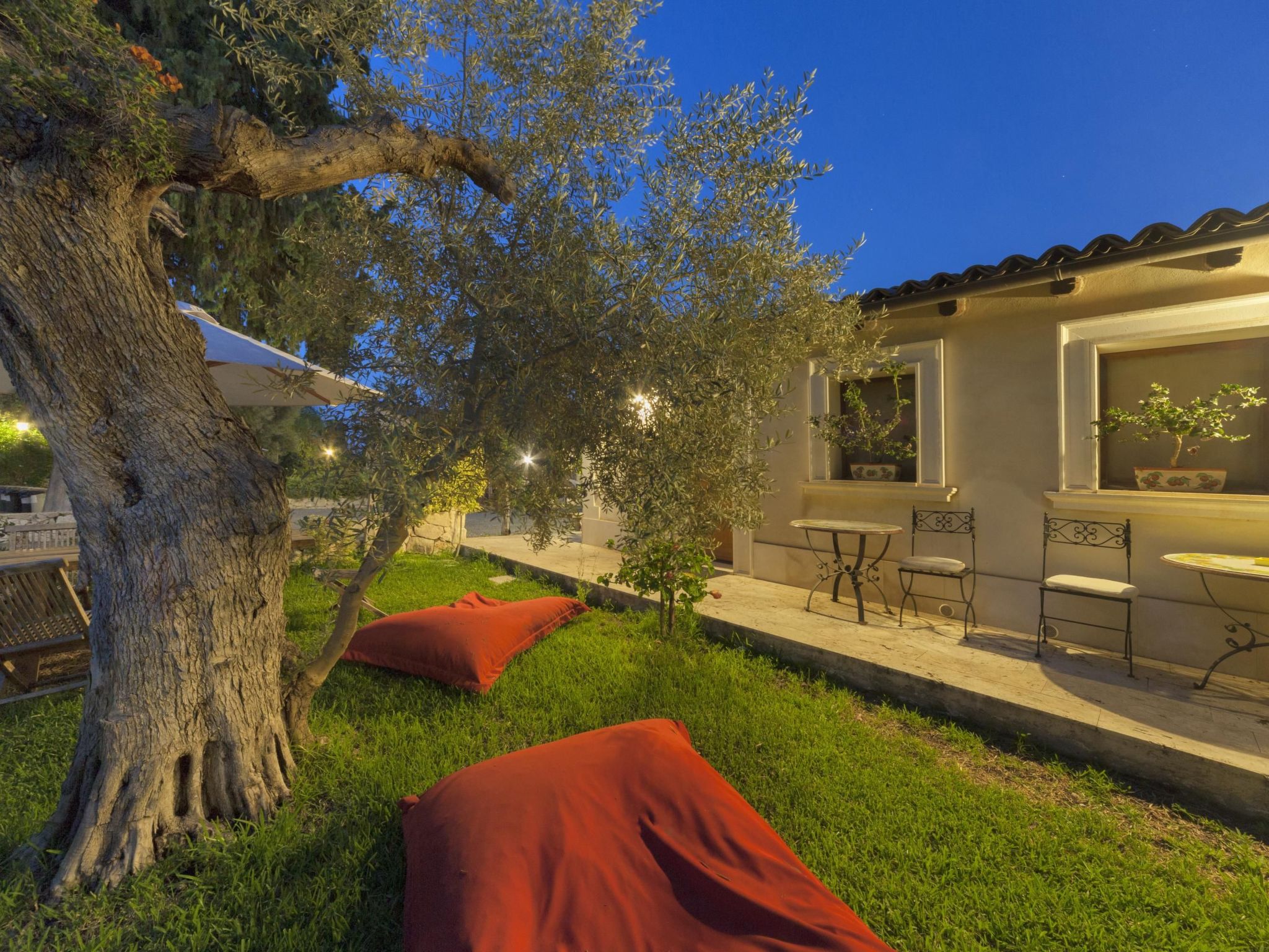 Villa dei Papiri - Mini-Doppelwohnung auf zwei Ebenen mit Küche und eigenem Gar-Image-tags.info