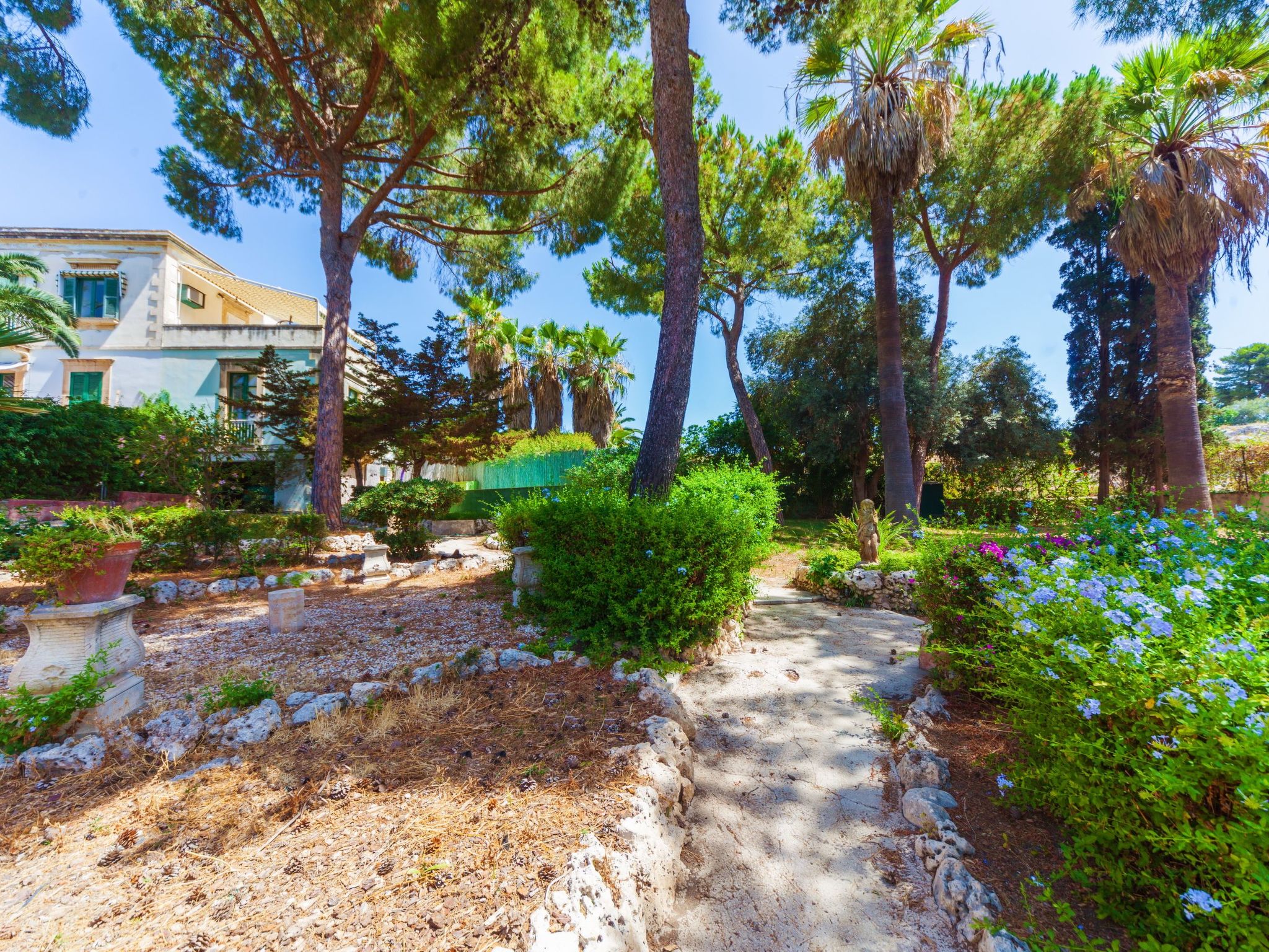 Für 4 Personen und 1 Kind in Syrakus, Sizilien (Ostküste von Sizilien)-Image-tags.info